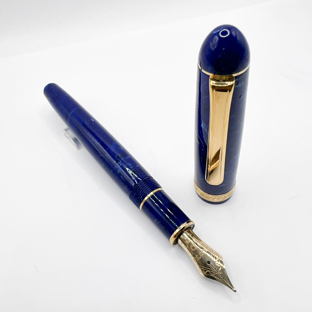 Platinum #3776 Celluloid Marbled Midnight Blue Ocean Fountain Pen - Broad 18kt Gold Nib