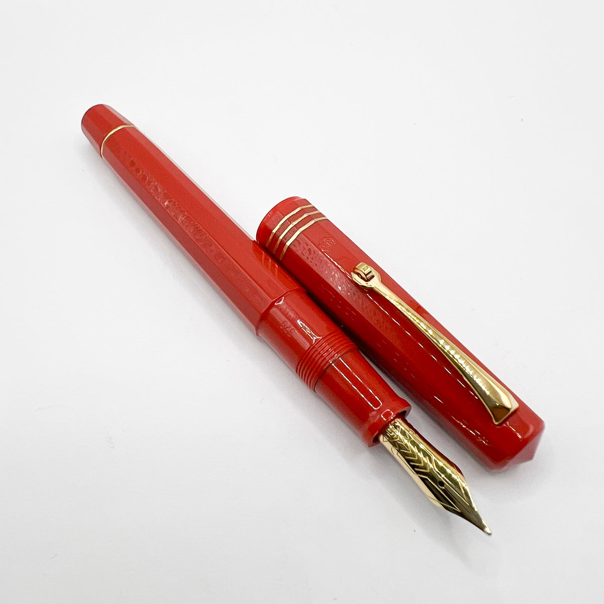 OMAS for Armando Simoni Club/1990's - Milord Paragon Coral Fountain Pen - Medium 18kt Gold Nib