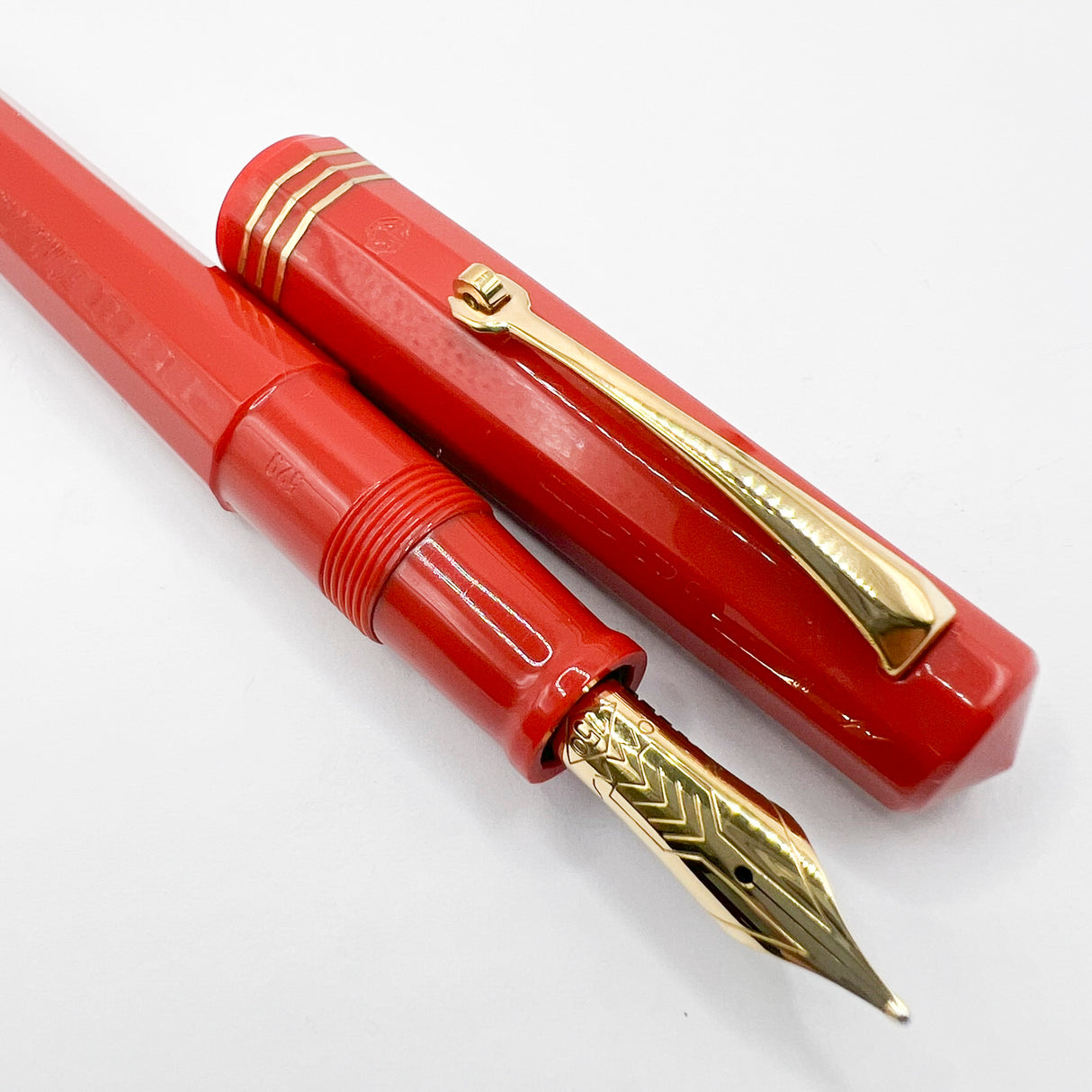 OMAS for Armando Simoni Club/1990's - Milord Paragon Coral Fountain Pen - Medium 18kt Gold Nib