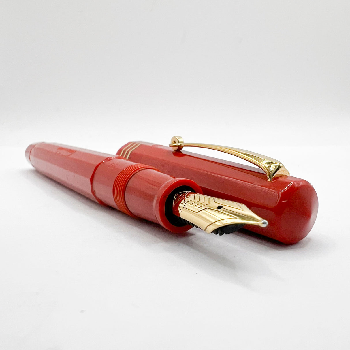 OMAS for Armando Simoni Club/1990's - Milord Paragon Coral Fountain Pen - Medium 18kt Gold Nib