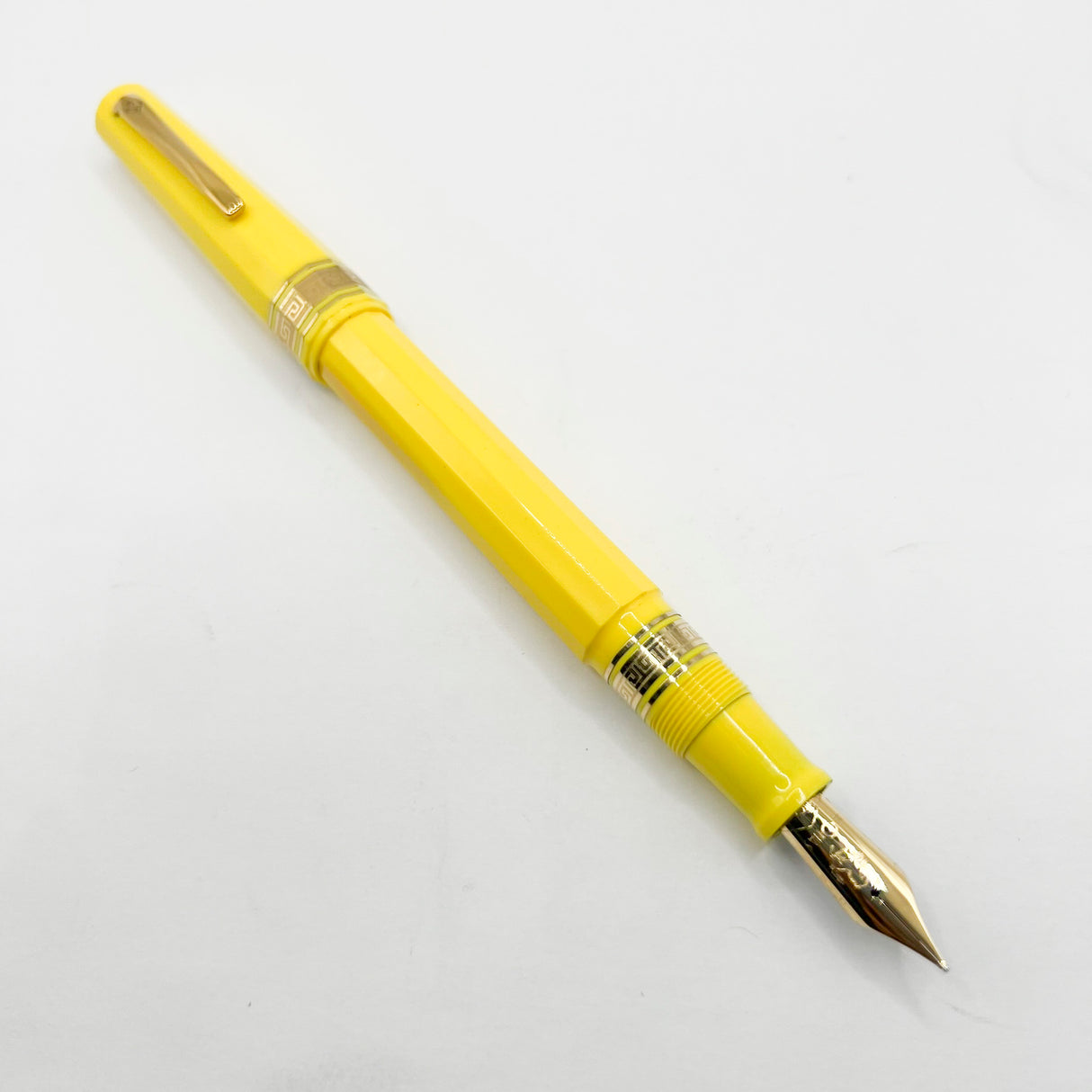 OMAS for Ferrari/1990's - Ferrari Yellow Facetted Paragon Fountain Pen - Medium 18kt Gold Nib