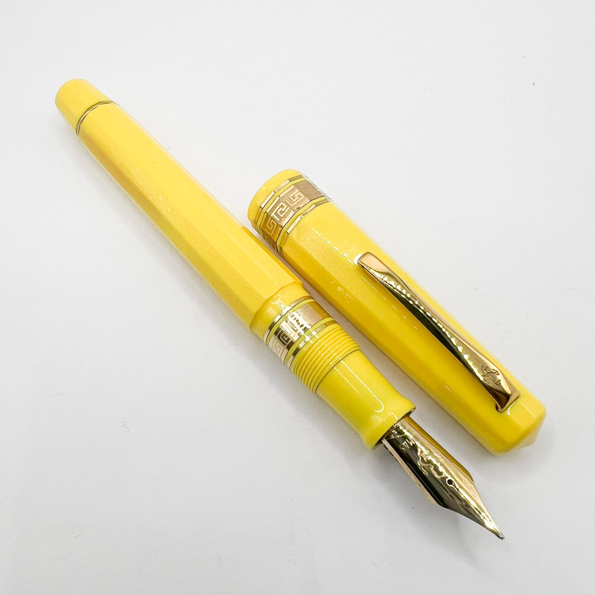 OMAS for Ferrari/1990's - Ferrari Yellow Facetted Paragon Fountain Pen - Medium 18kt Gold Nib