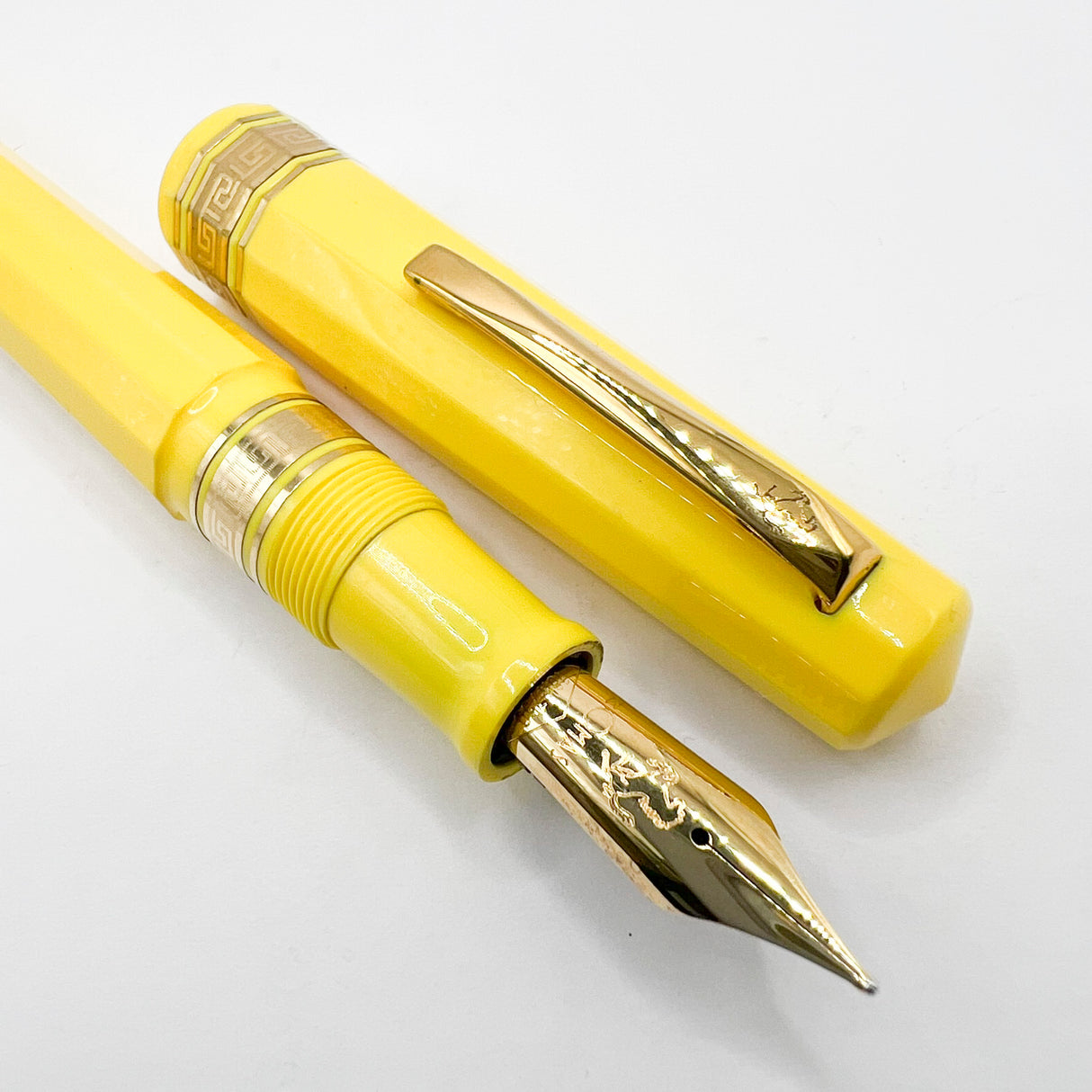 OMAS for Ferrari/1990's - Ferrari Yellow Facetted Paragon Fountain Pen - Medium 18kt Gold Nib