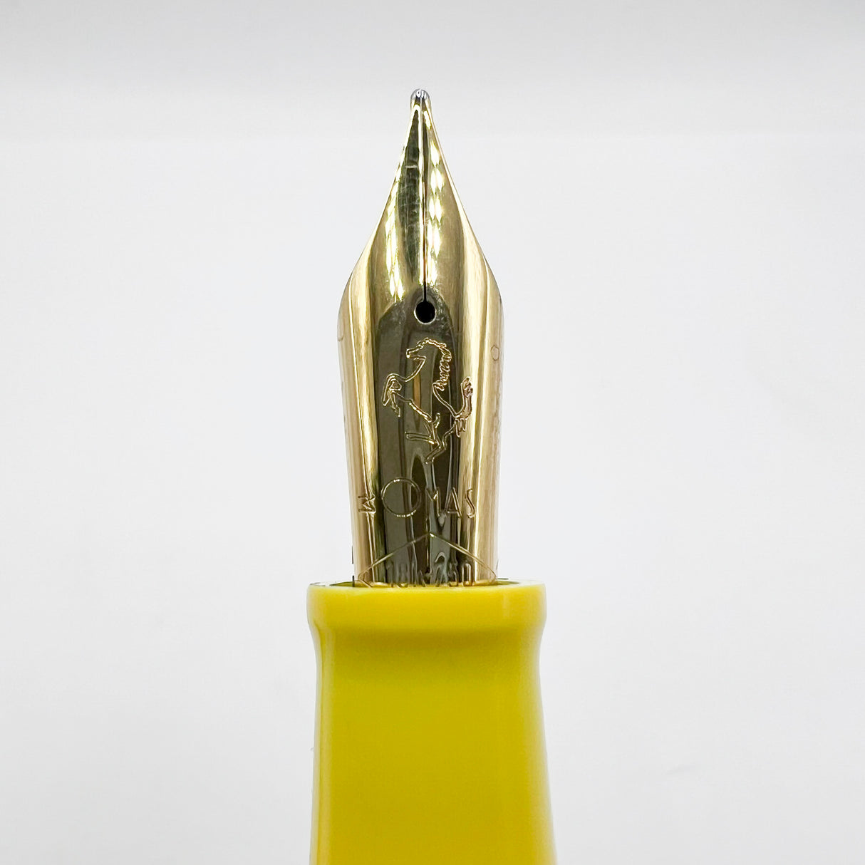 OMAS for Ferrari/1990's - Ferrari Yellow Facetted Paragon Fountain Pen - Medium 18kt Gold Nib