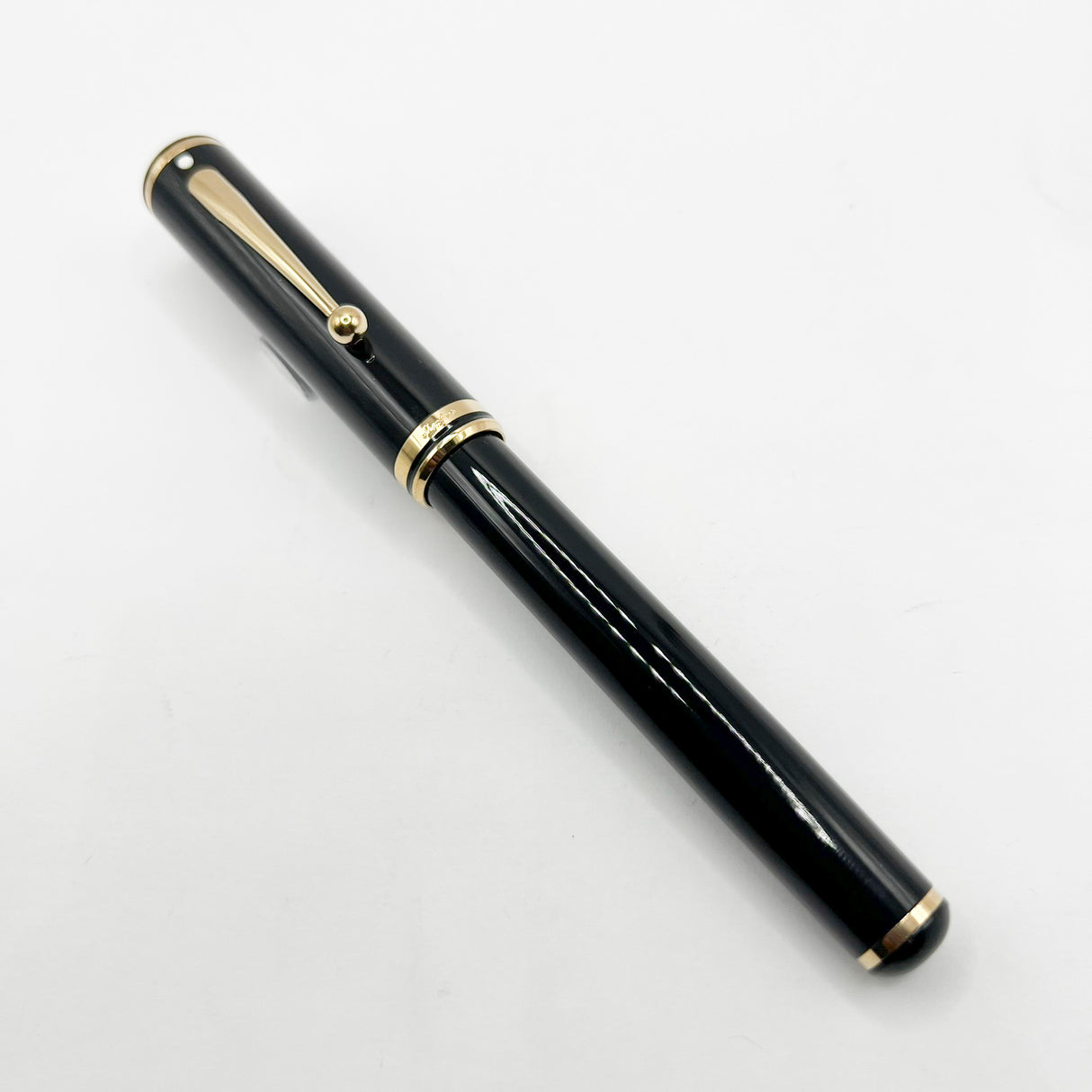 Sheaffer Connaisseur Black Fountain Pen - Fine 18kt Gold Nib