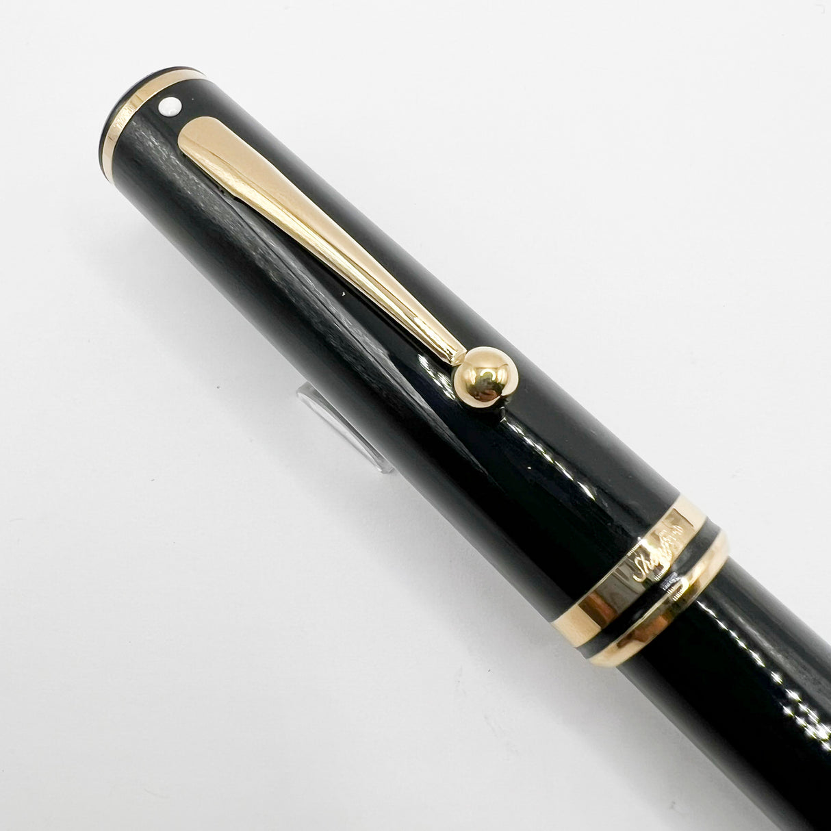 Sheaffer Connaisseur Black Fountain Pen - Fine 18kt Gold Nib