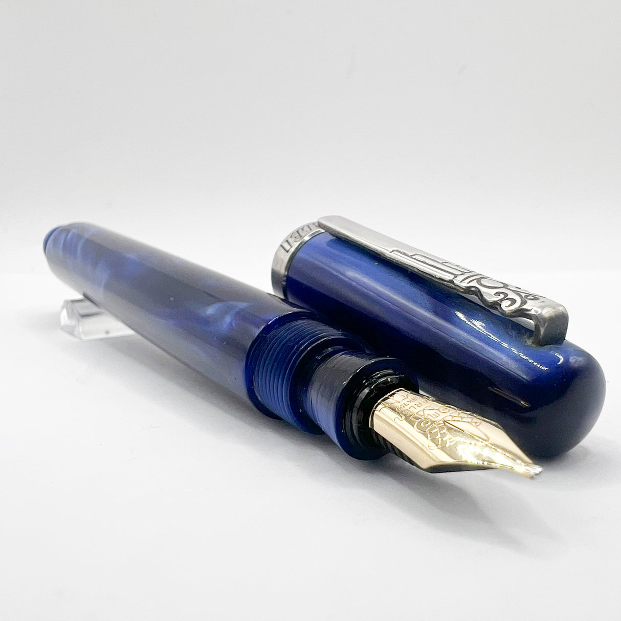 Marlen Chagall Marbled Blue Fountain Pen - Broad 18kt Gold Nib