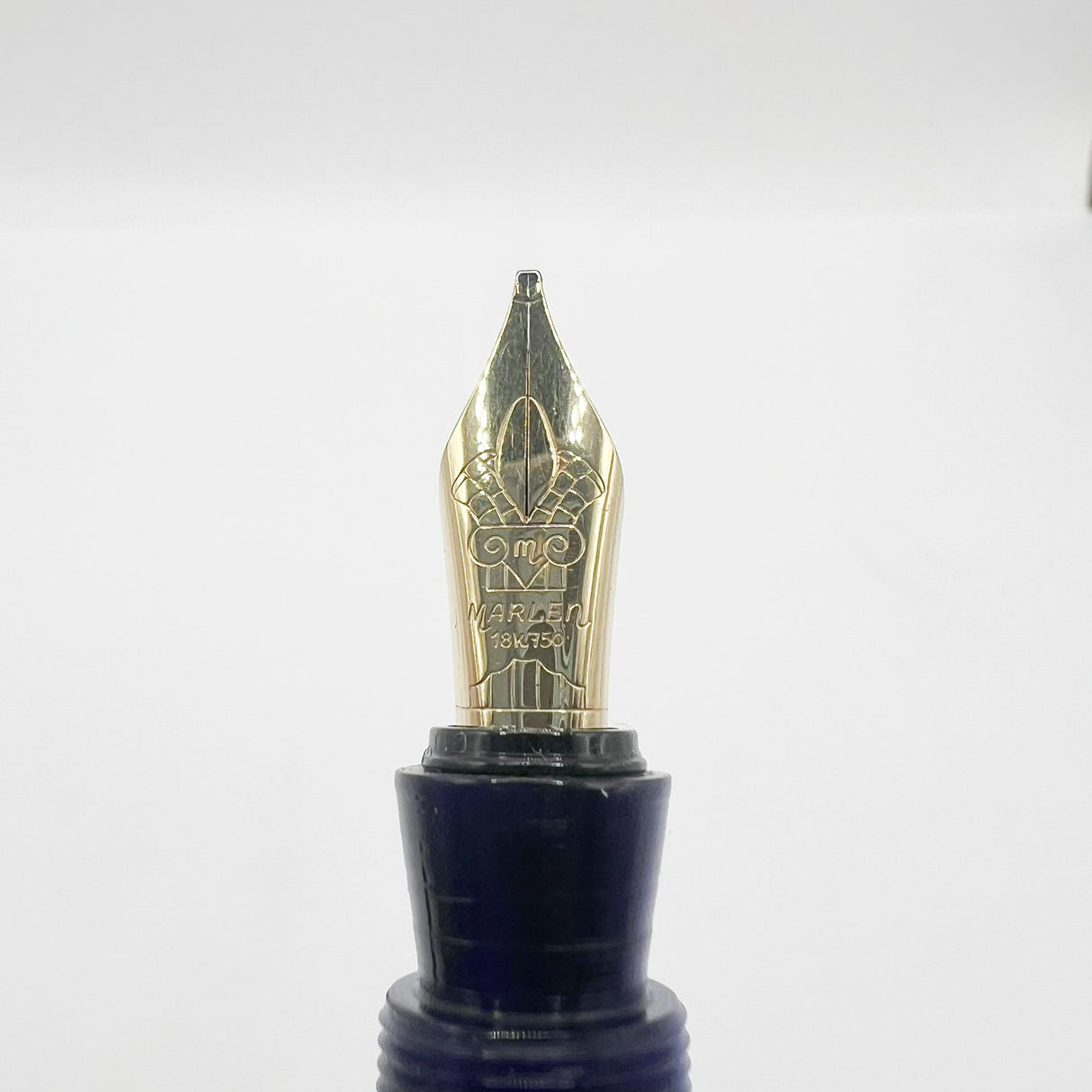 Marlen Chagall Marbled Blue Fountain Pen - Broad 18kt Gold Nib