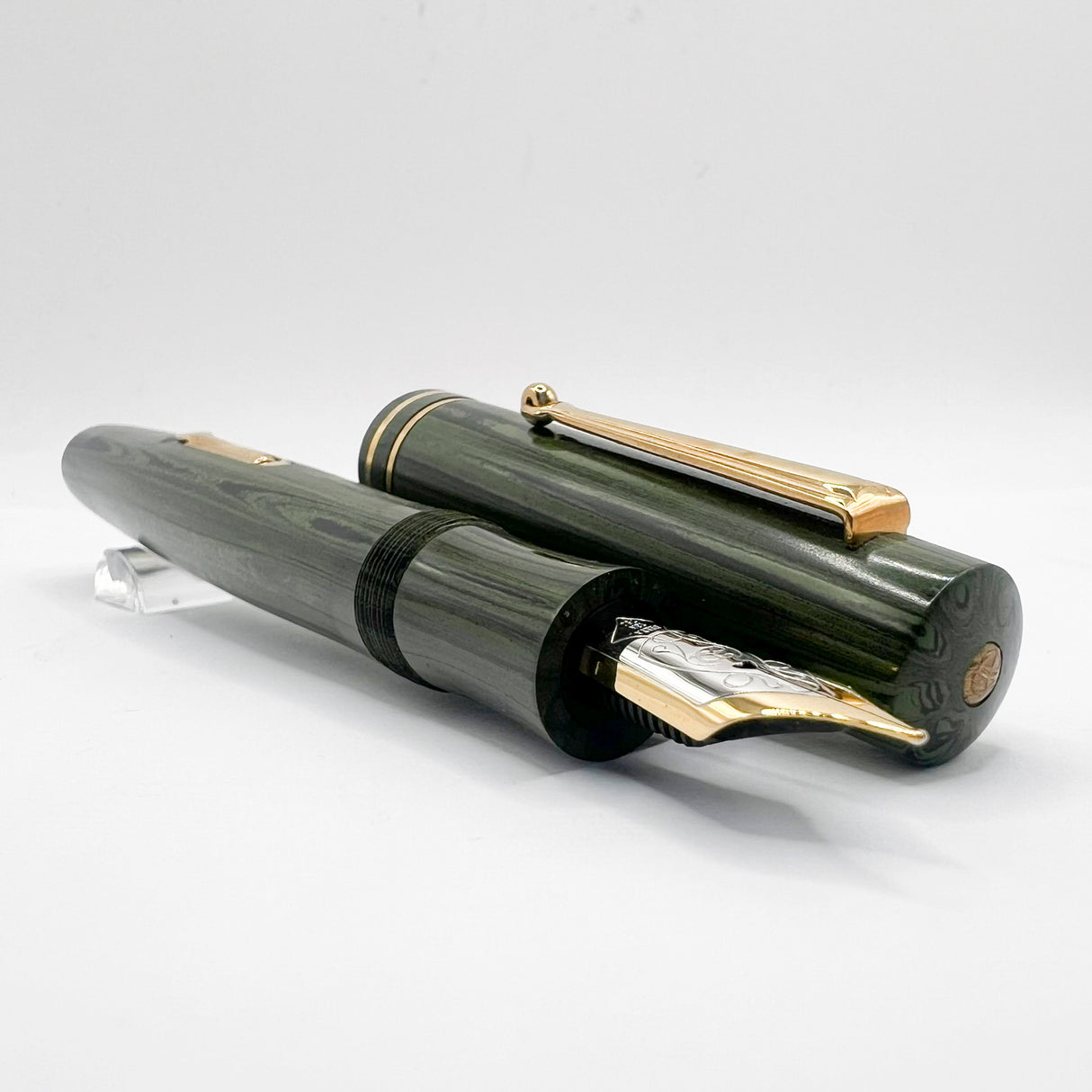 Delta Special Edition Astra Green/Black Ripple Ebonite Fountain Pen (1995) - Flexible Fine 18kt Gold Nib