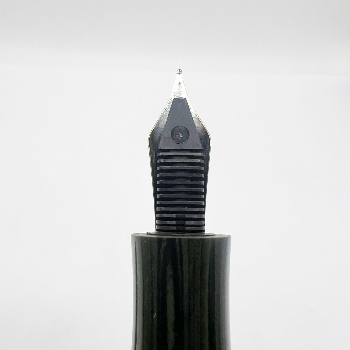 Delta Special Edition Astra Green/Black Ripple Ebonite Fountain Pen (1995) - Flexible Fine 18kt Gold Nib