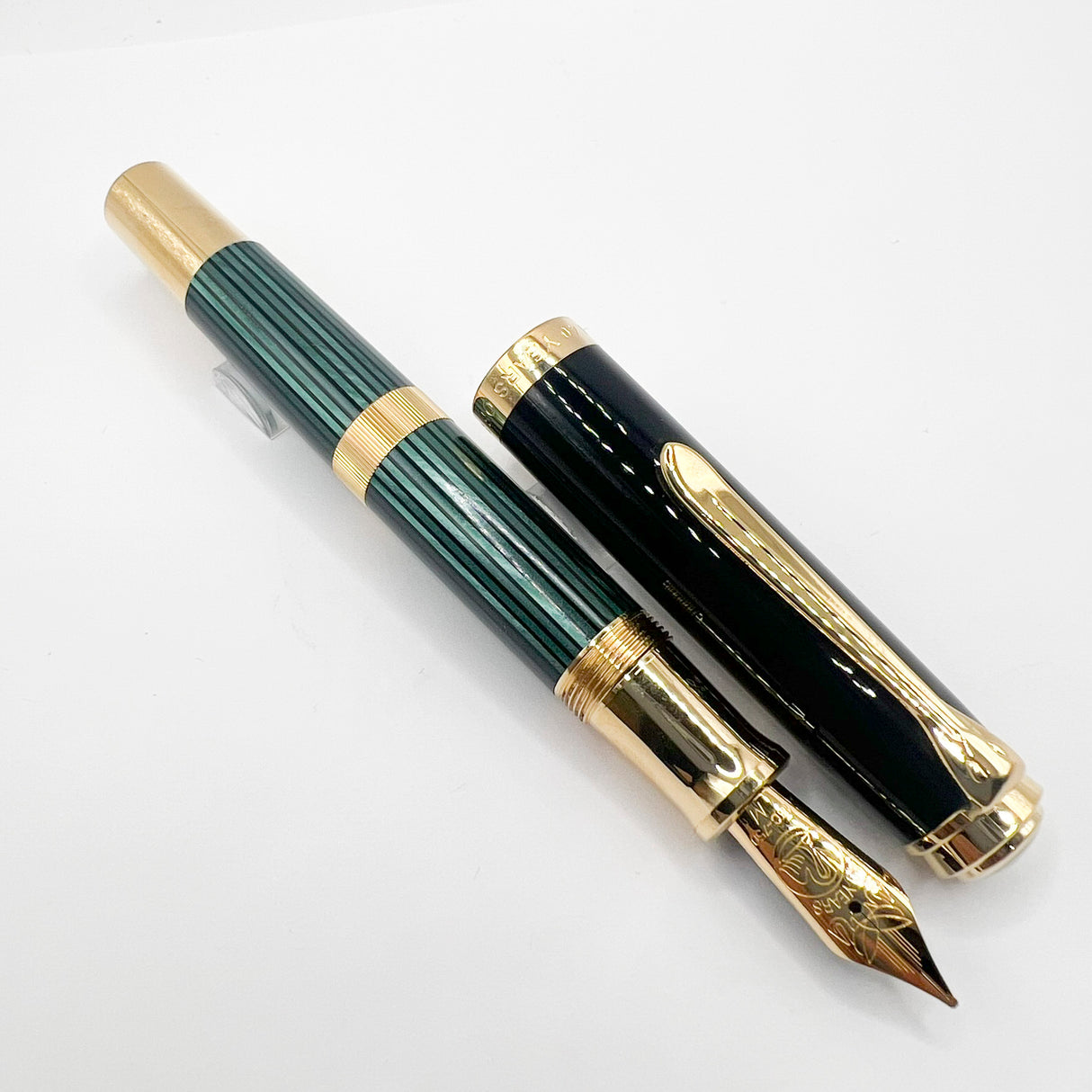 Pelikan Souverän M800 40 Years Anniversary Limited Edition Fountain Pen - Medium 18kt Gold Nib