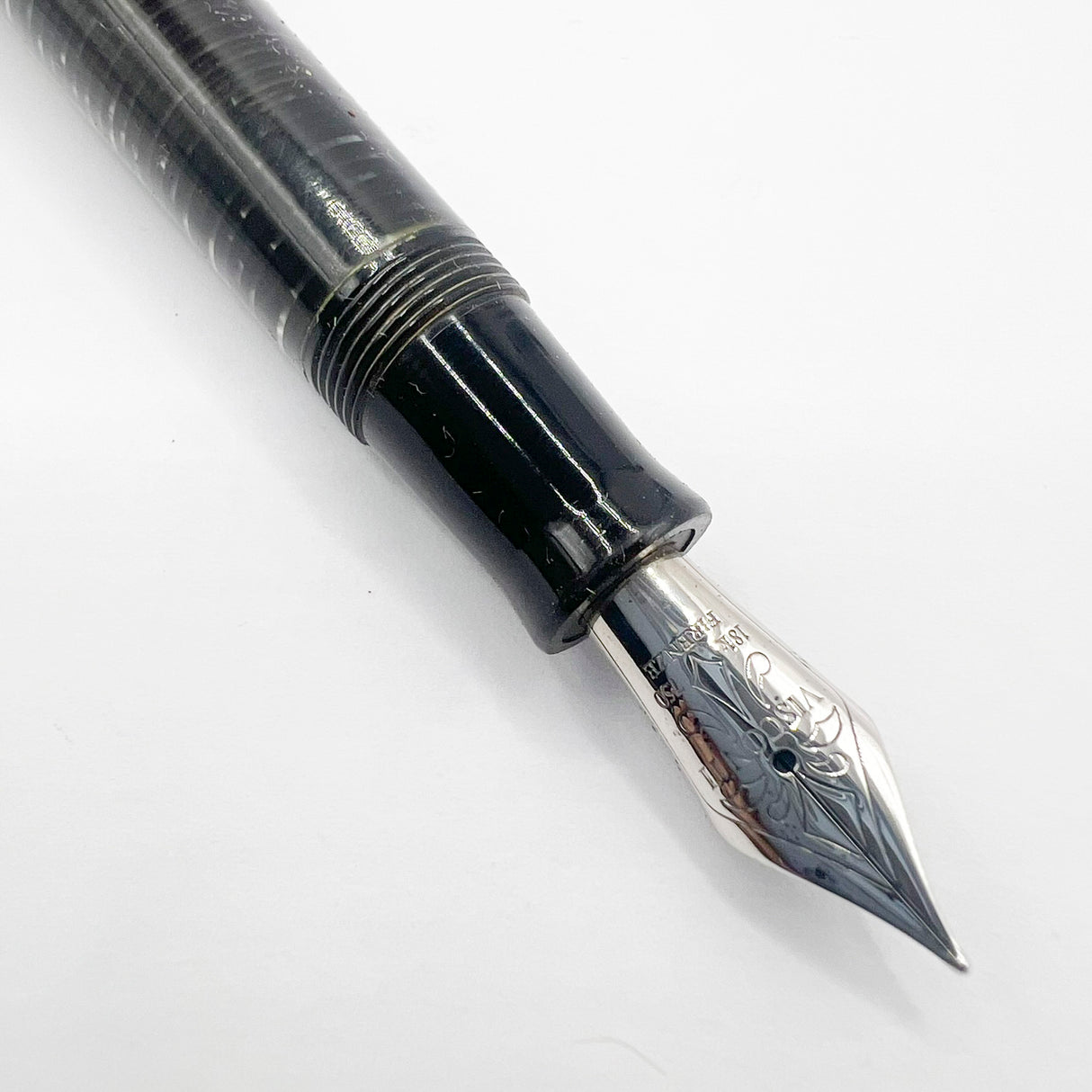 Visconti D'Essai Vintage Celluloid Limited Edition Fountain Pen - Fine 18kt Gold Nib