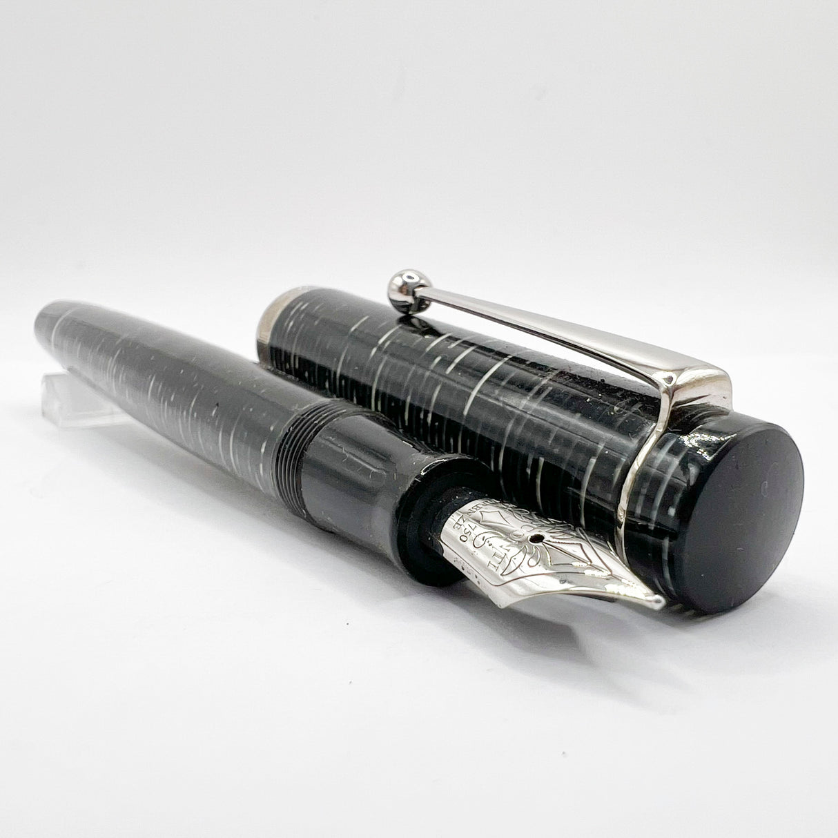 Visconti D'Essai Vintage Celluloid Limited Edition Fountain Pen - Fine 18kt Gold Nib