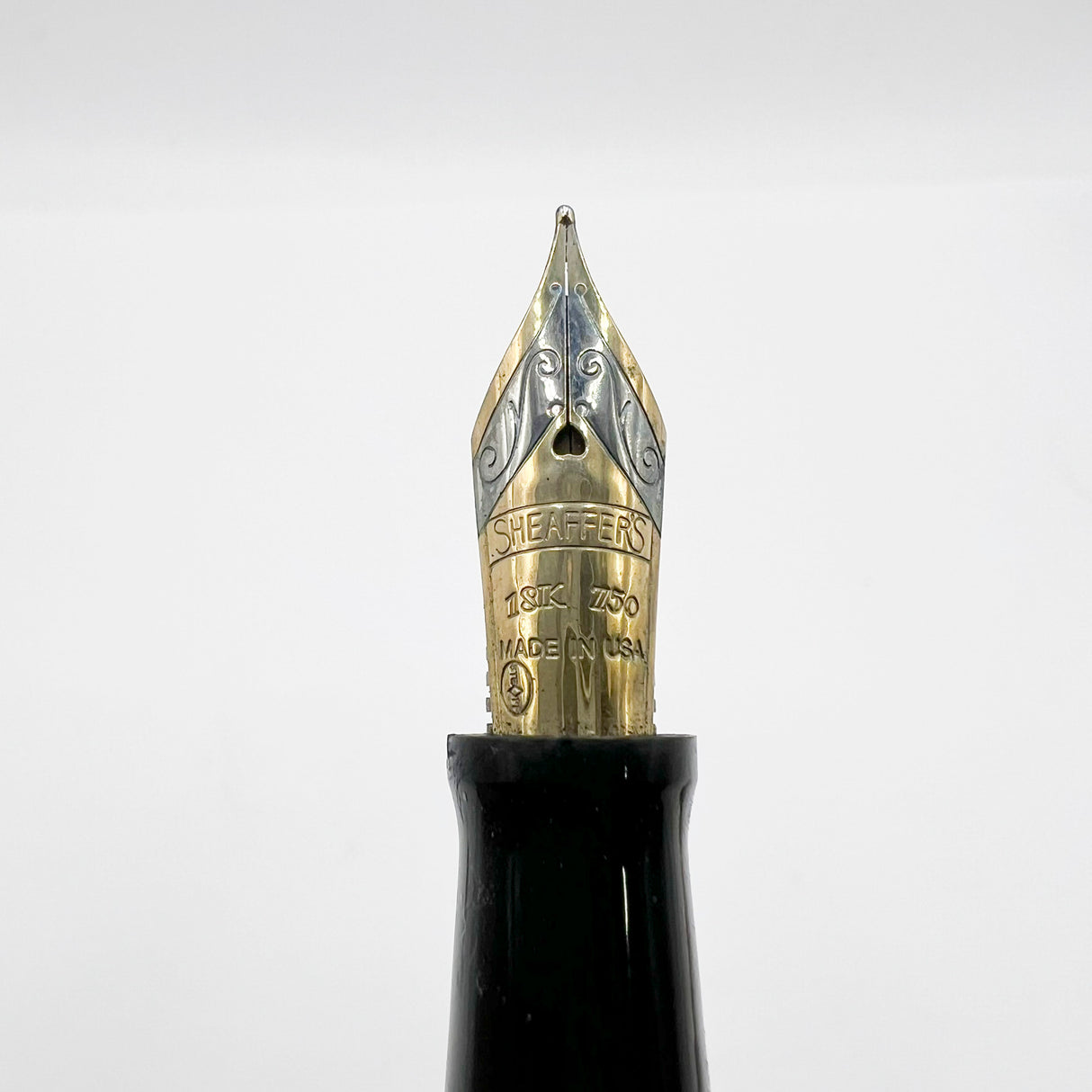 Sheaffer Commemorative Limited Edition Gold-Plated Fountain Pen - Medium 18kt Gold Nib