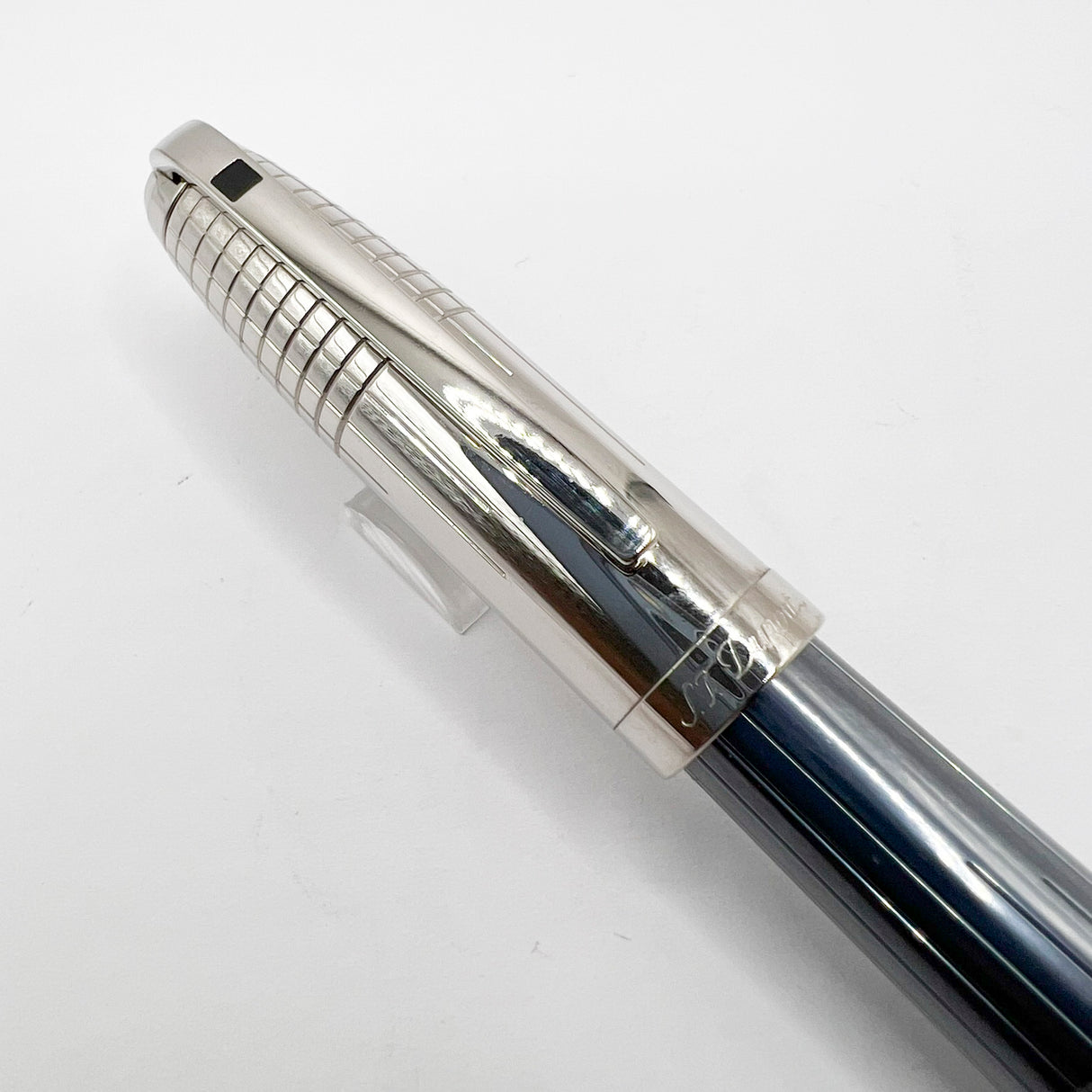 S.T. Dupont Fidelio Fountain Pen - Medium 14kt Gold Nib