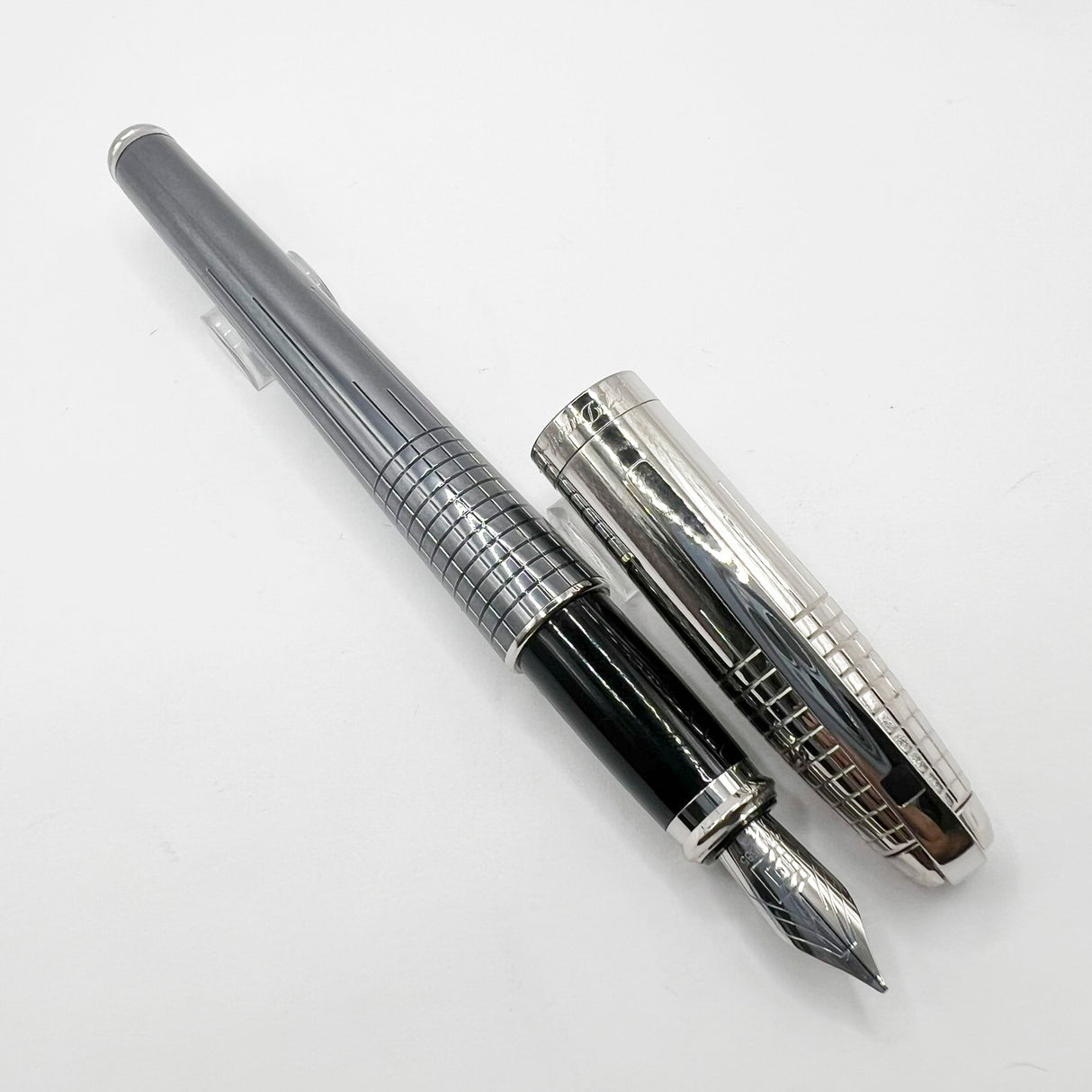 S.T. Dupont Fidelio Fountain Pen - Medium 14kt Gold Nib