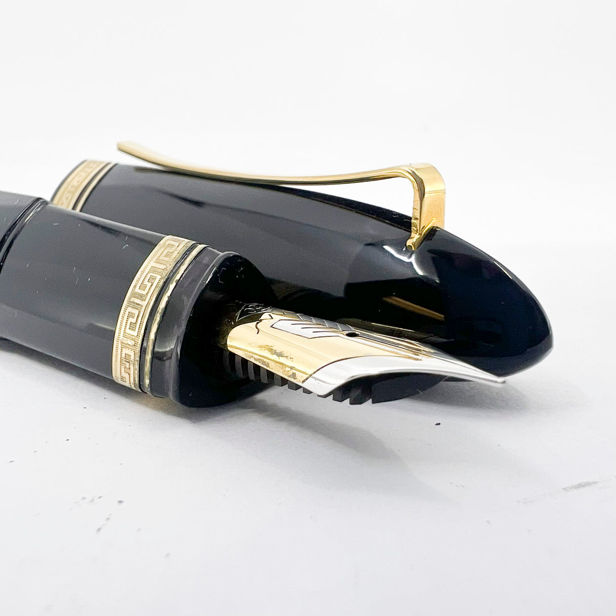 OMAS Blue/Black Overisized #360 Triangulated Fountain Pen - Extra Fine 18kt Gold Nib