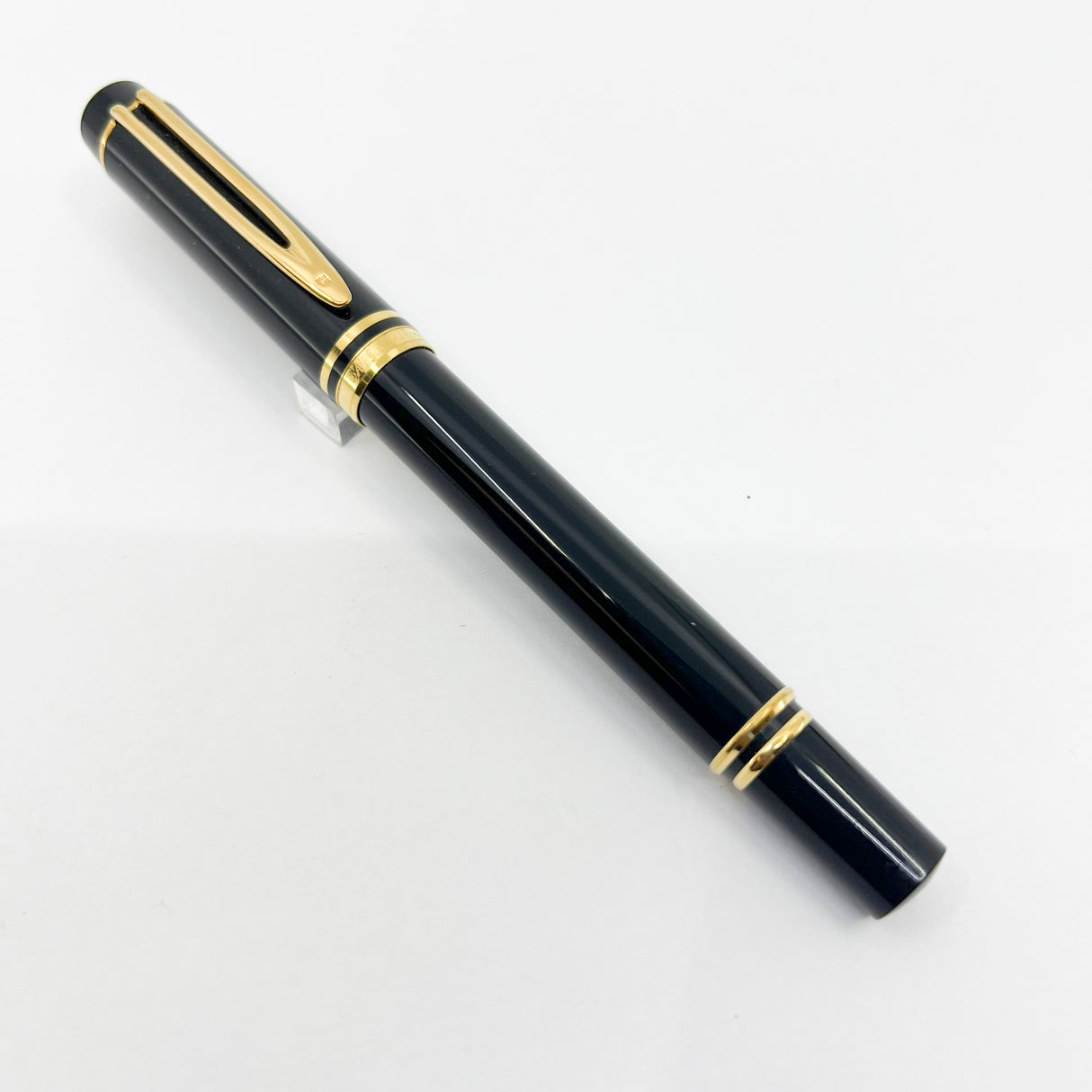 Waterman LeMan 100 Black Fountain Pen - Medium 18kt Gold Nib