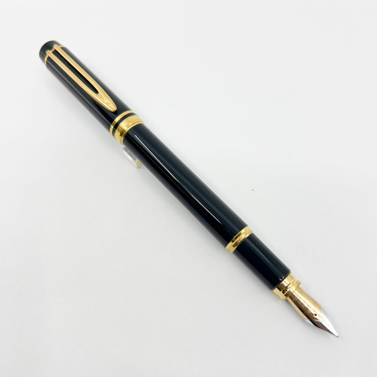 Waterman LeMan 100 Black Fountain Pen - Medium 18kt Gold Nib