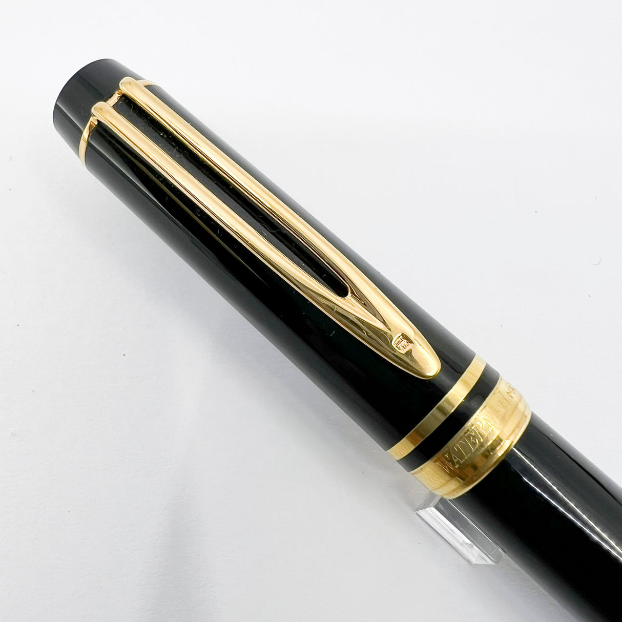 Waterman LeMan 100 Black Fountain Pen - Medium 18kt Gold Nib