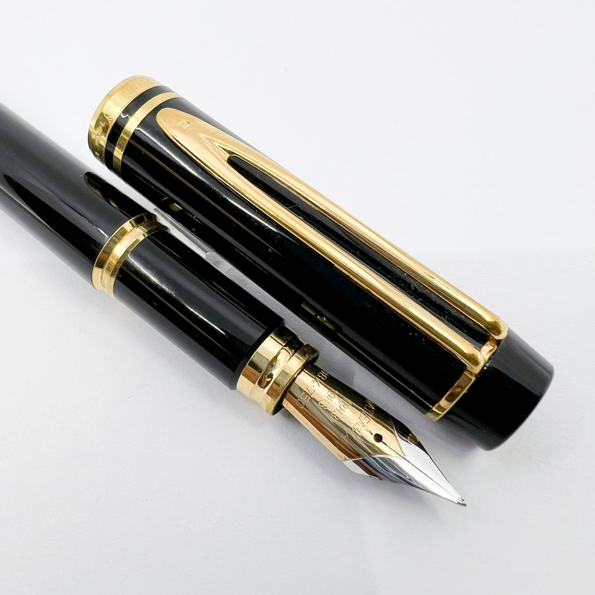 Waterman LeMan 100 Black Fountain Pen - Medium 18kt Gold Nib