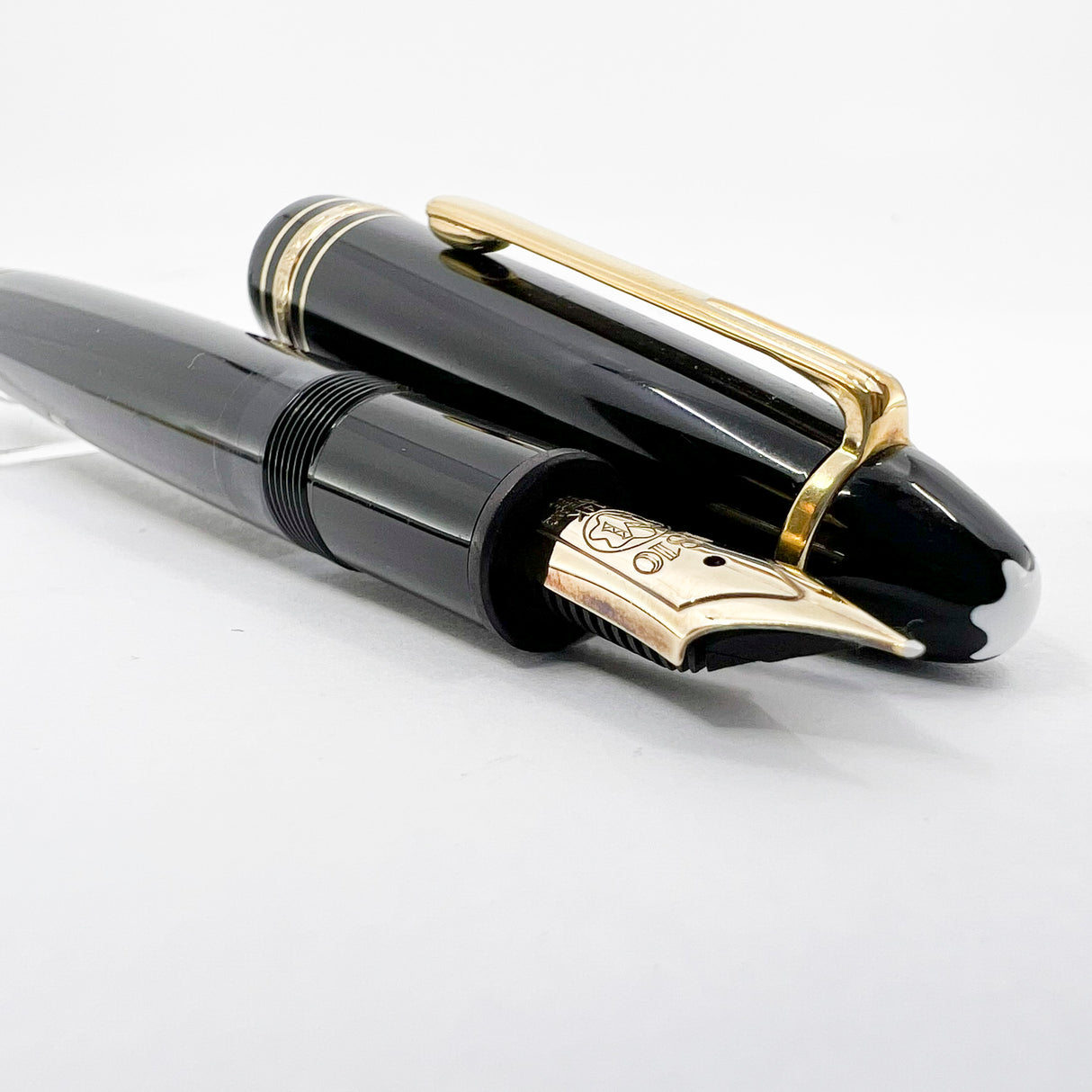 Montblanc Black Meisterstuck #146 LeGrand Fountain Pen - Extra Fine 14kt Gold Nib (Flexes to Broad Width)