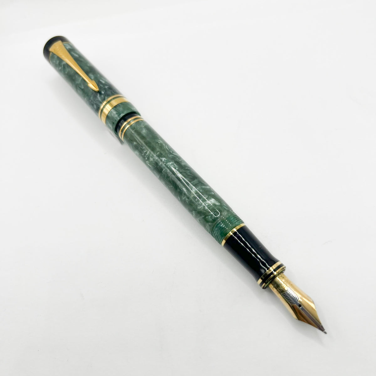 Parker Duofold Centennial Marbled Green Fountain Pen (Circa 1990) - Medium 18kt Gold Nib