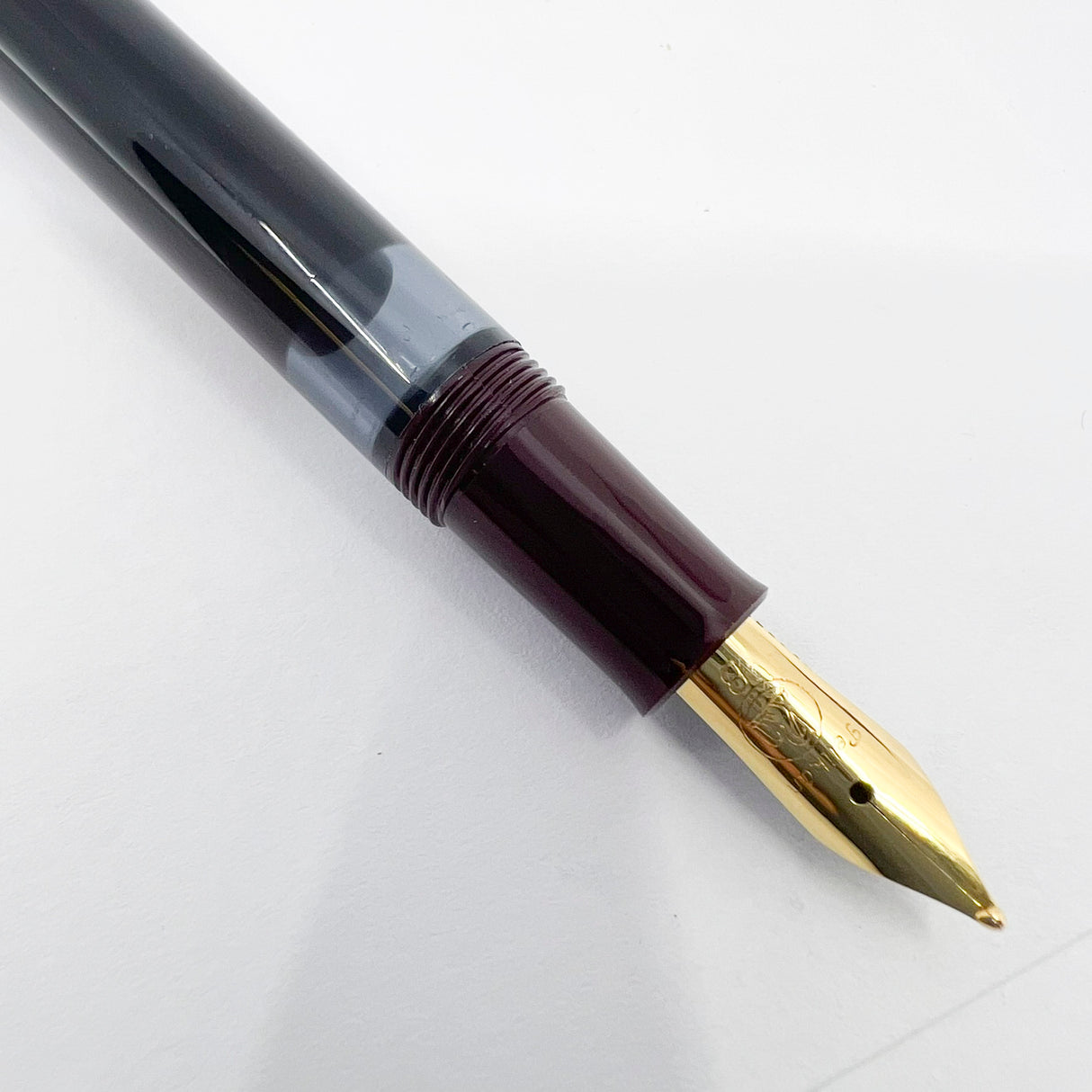 Pelikan M150 Burgundy & Black Fountain Pen - Broad Gold-Plated Nib