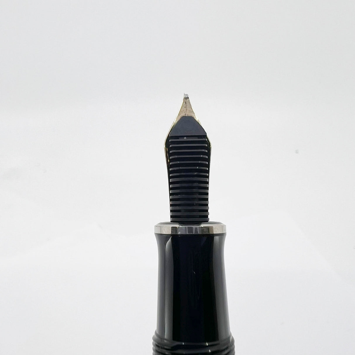 Pelikan M405 Solid Black Fountain Pen - Medium 14C Gold Nib