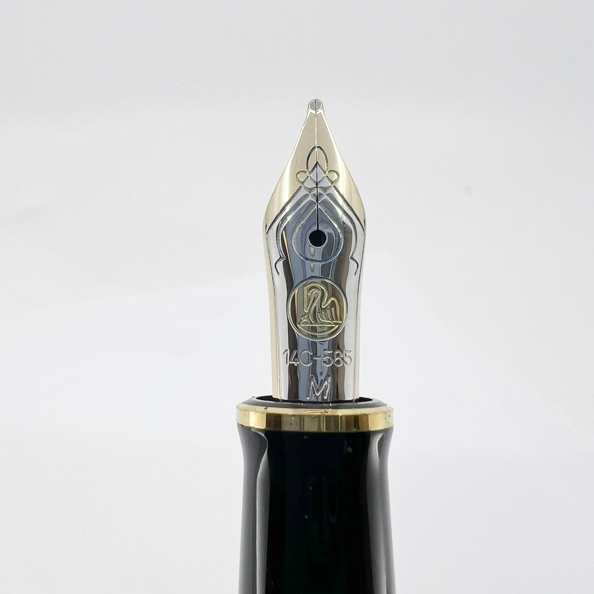 Pelikan M400 Tortoise Brown Fountain Pen - Medium 14kt Gold Nib
