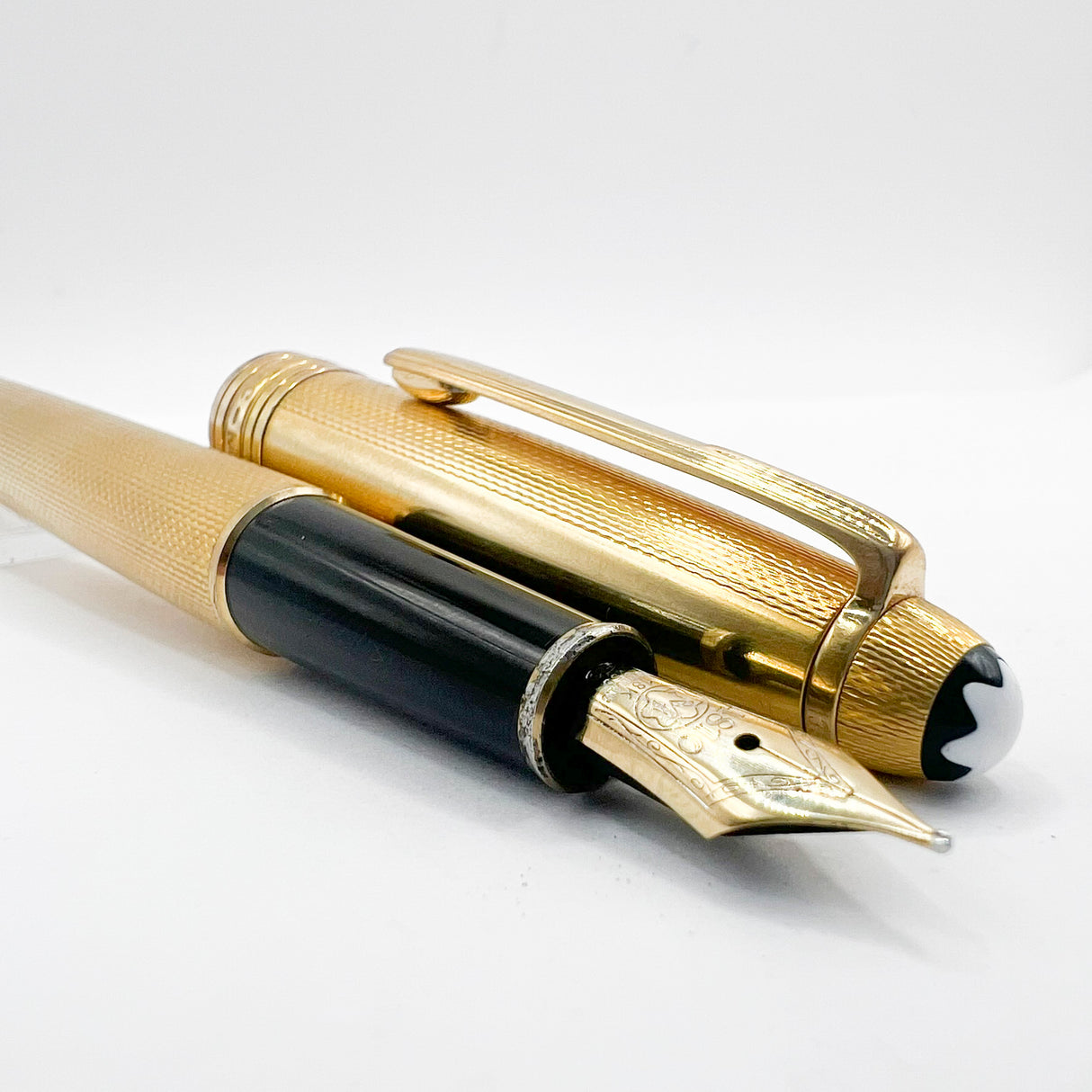 Montblanc Solitaire Gold Plated Barleycorn Classique #144 Fountain Pen - Fine 18kt Gold Nib