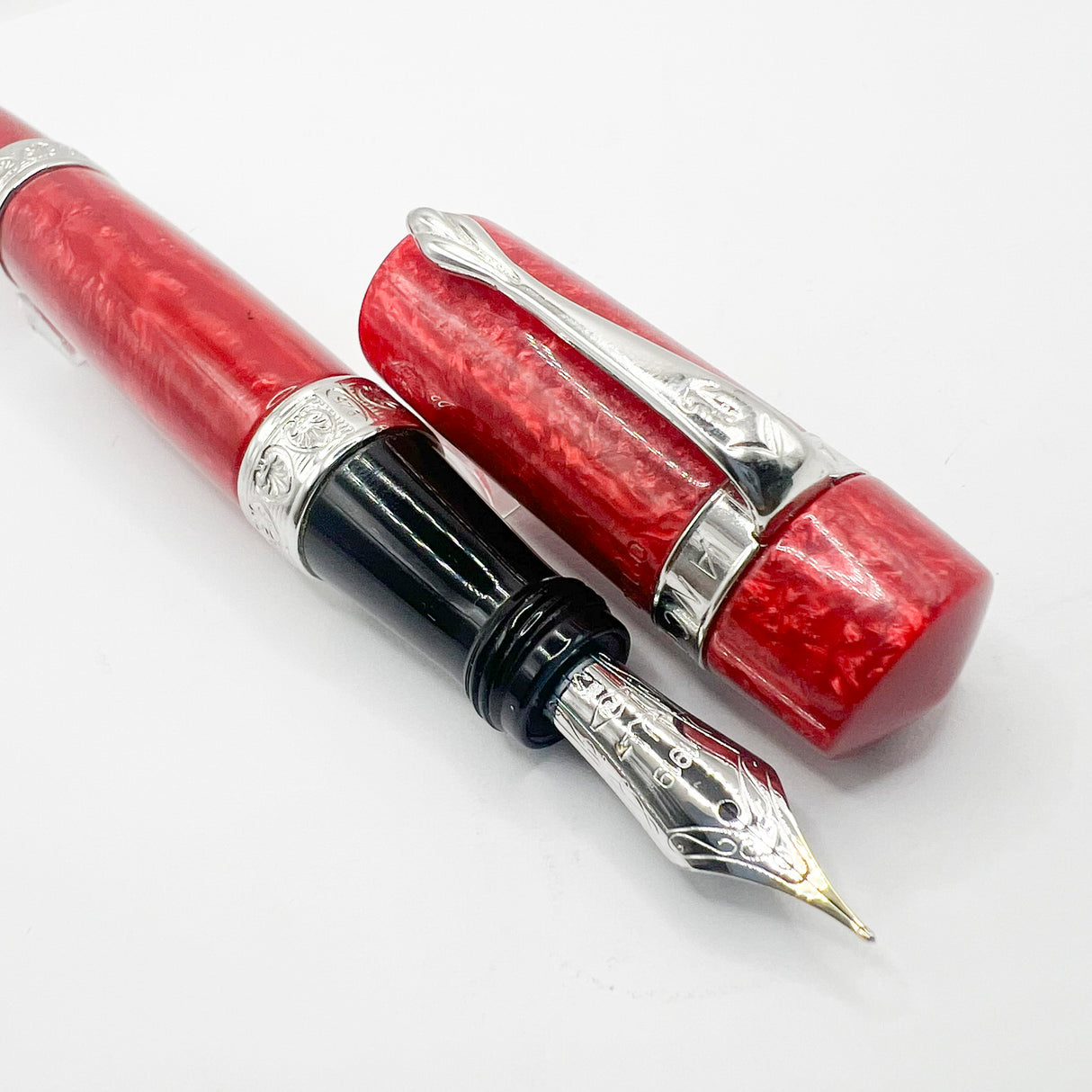 Ancora (Italy) Striated Lustrous Red Perla Fountain Pen - Flexible Medium 18kt Gold Nib