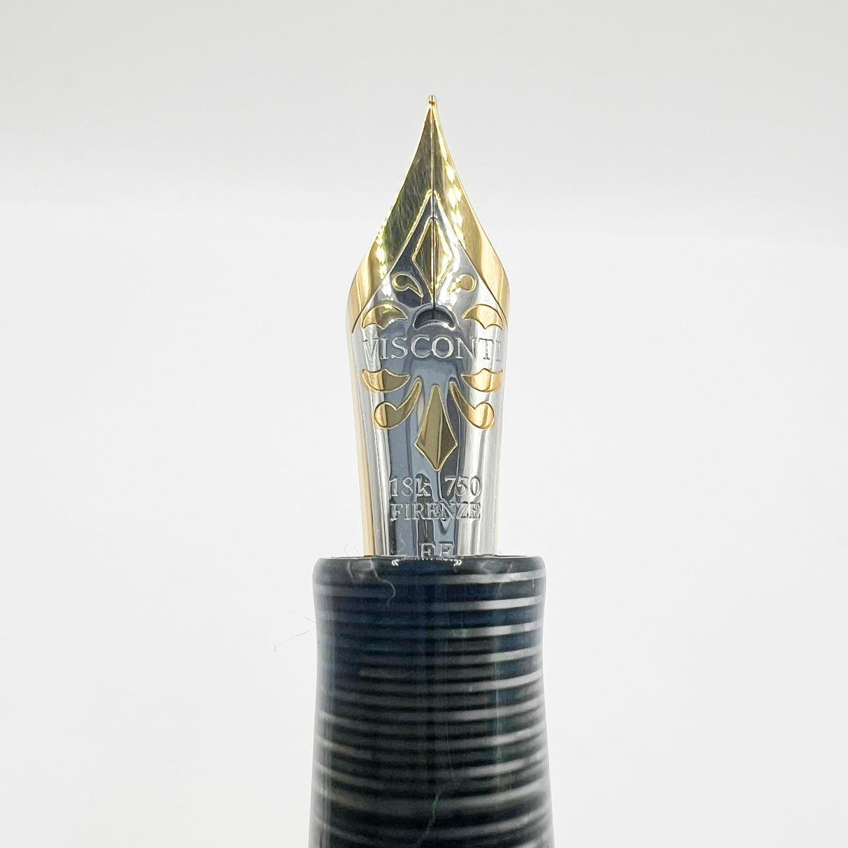 Visconti Oversized Wall Street Limited Edition Glittering Silver Gray Striped Celluloid Fountain Pen - Medium 18kt Gold Nib