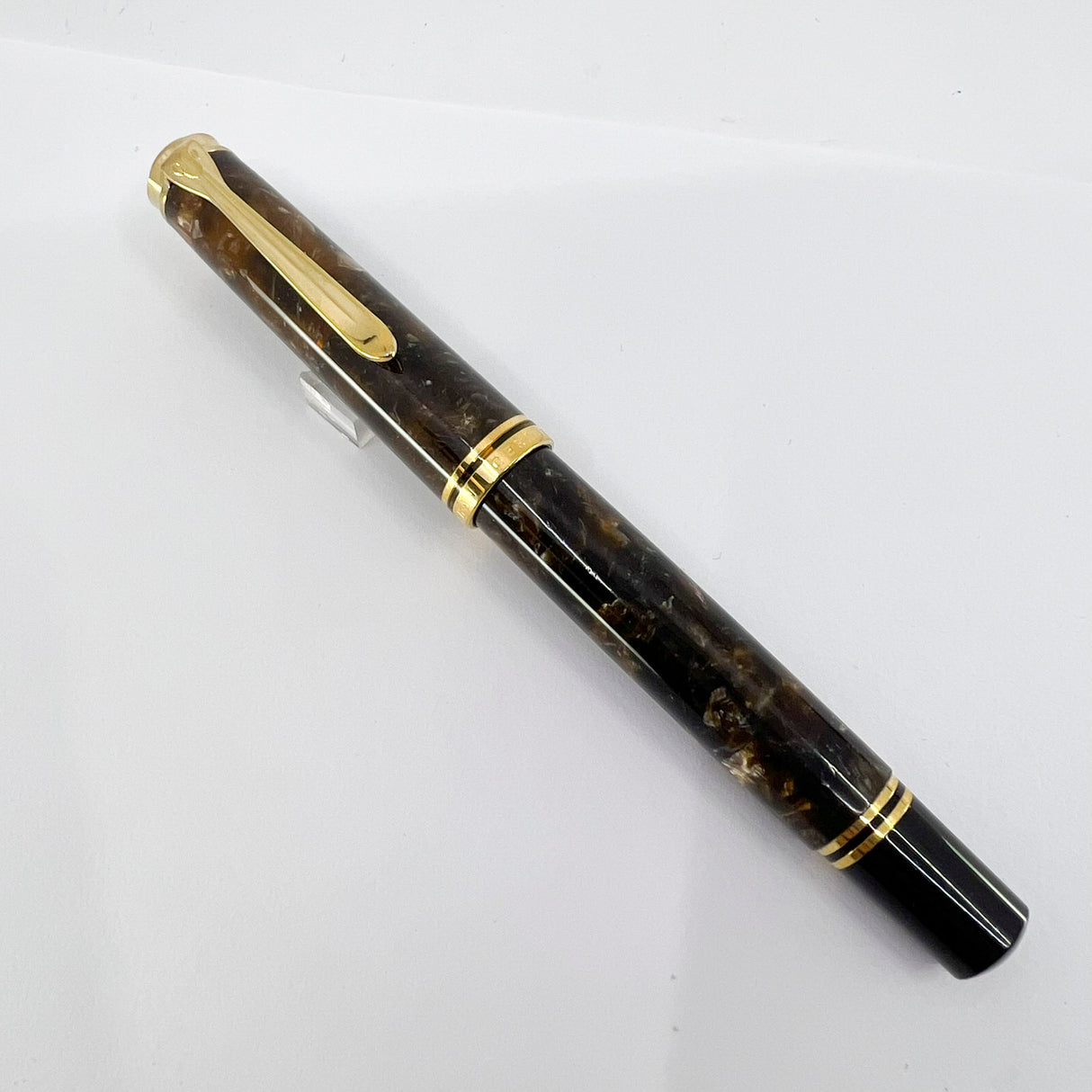 Pelikan M800 Renaissance Brown Marble Fountain Pen - Medium 18kt Gold Nib
