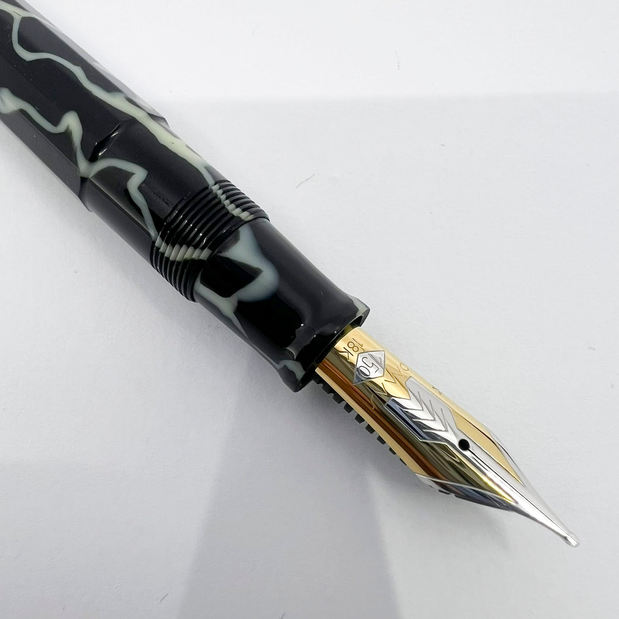 OMAS Paragon Galileo Black & Pearl Marbled Celluloid Limited Edition Fountain Pen - Medium 18kt Gold Nib