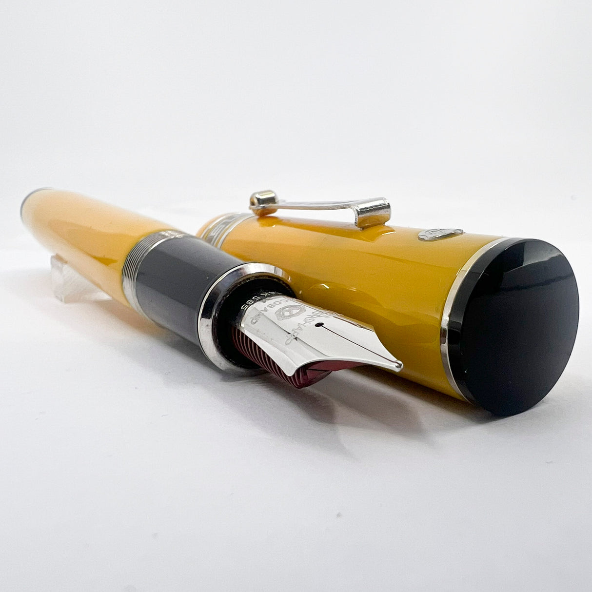 Wahl Eversharp Yellow Decoband Oversized Fountain Pen - Medium #8 Size 14kt Gold Nib