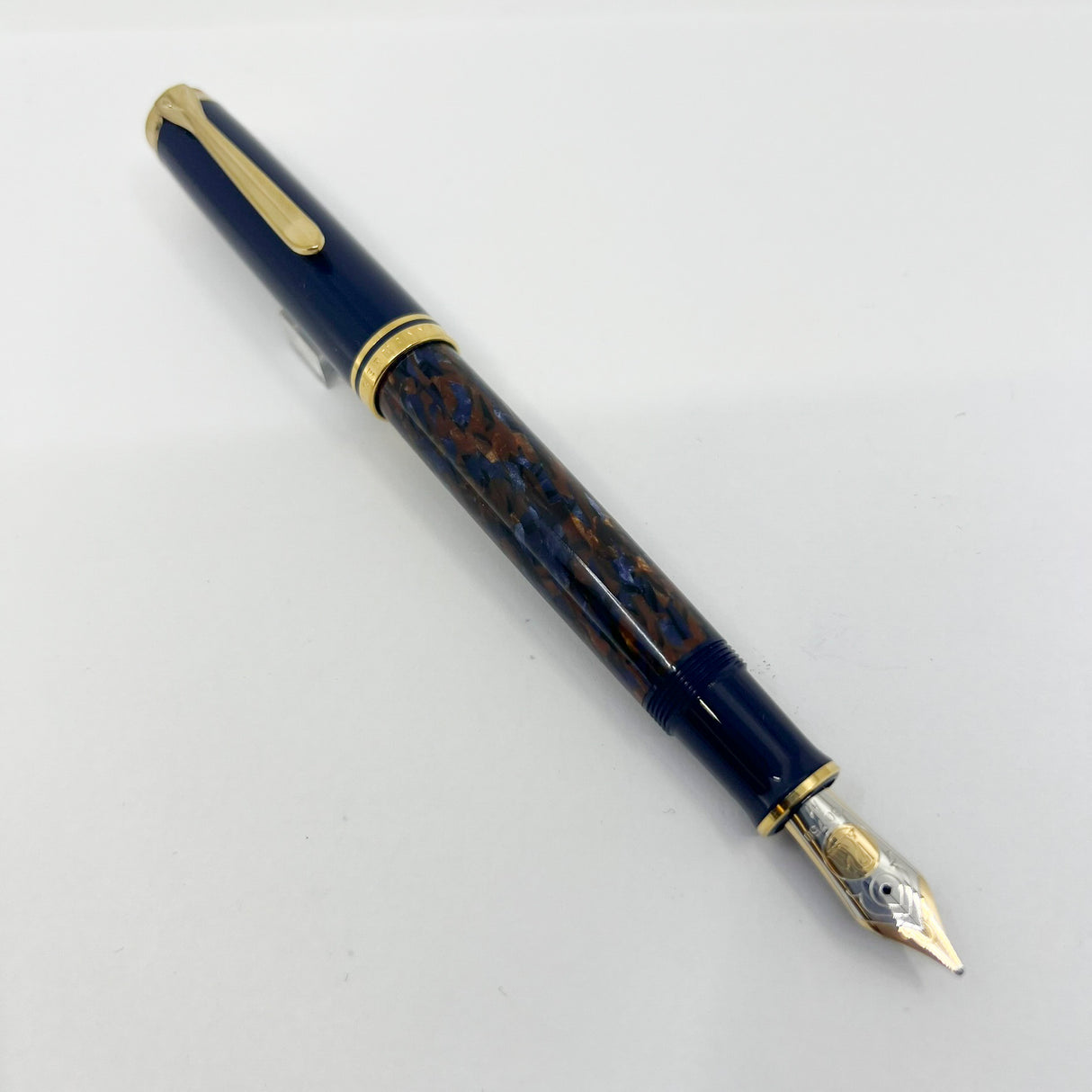 Pelikan M800 Stone Garden Fountain Pen - Medium 18kt Gold Nib