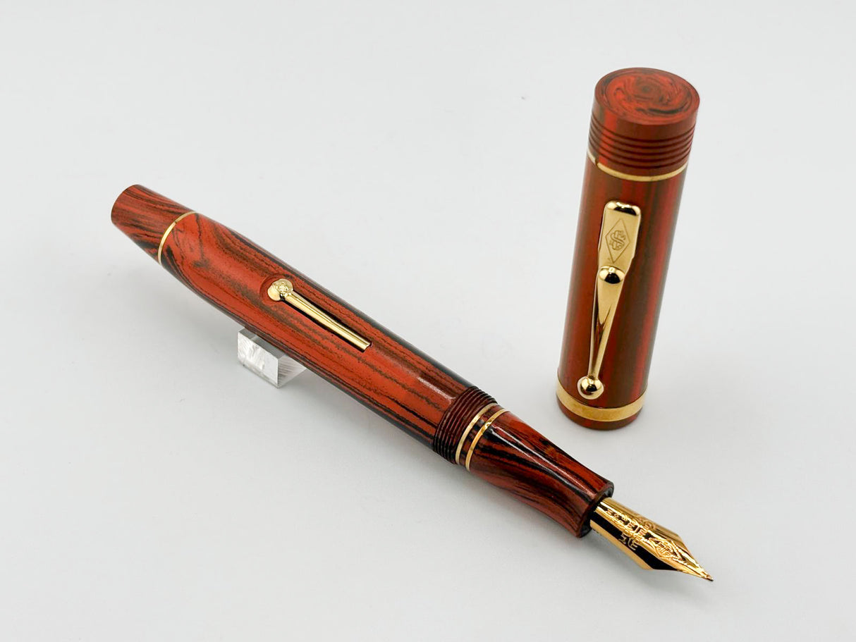 Conway Stewart Winston Churchill Woodgrain Ebonite Fountain Pen - Medium 18kt Gold Nib