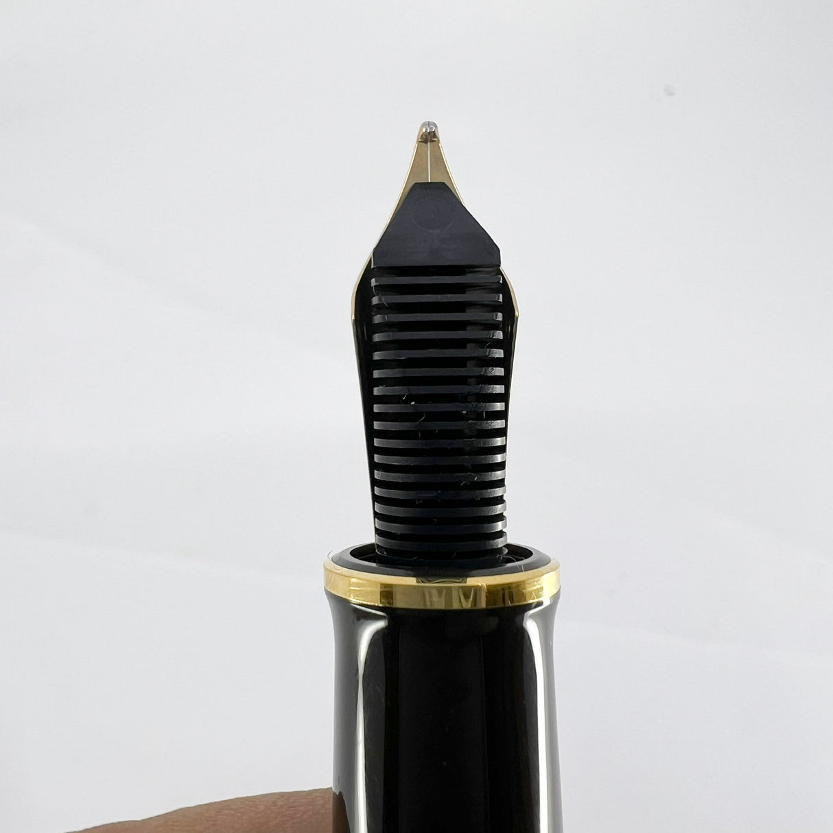 Pelikan M800 Brown Striped Barrel/Solid Brown Cap Fountain Pen - Medium 18kt Gold Nib