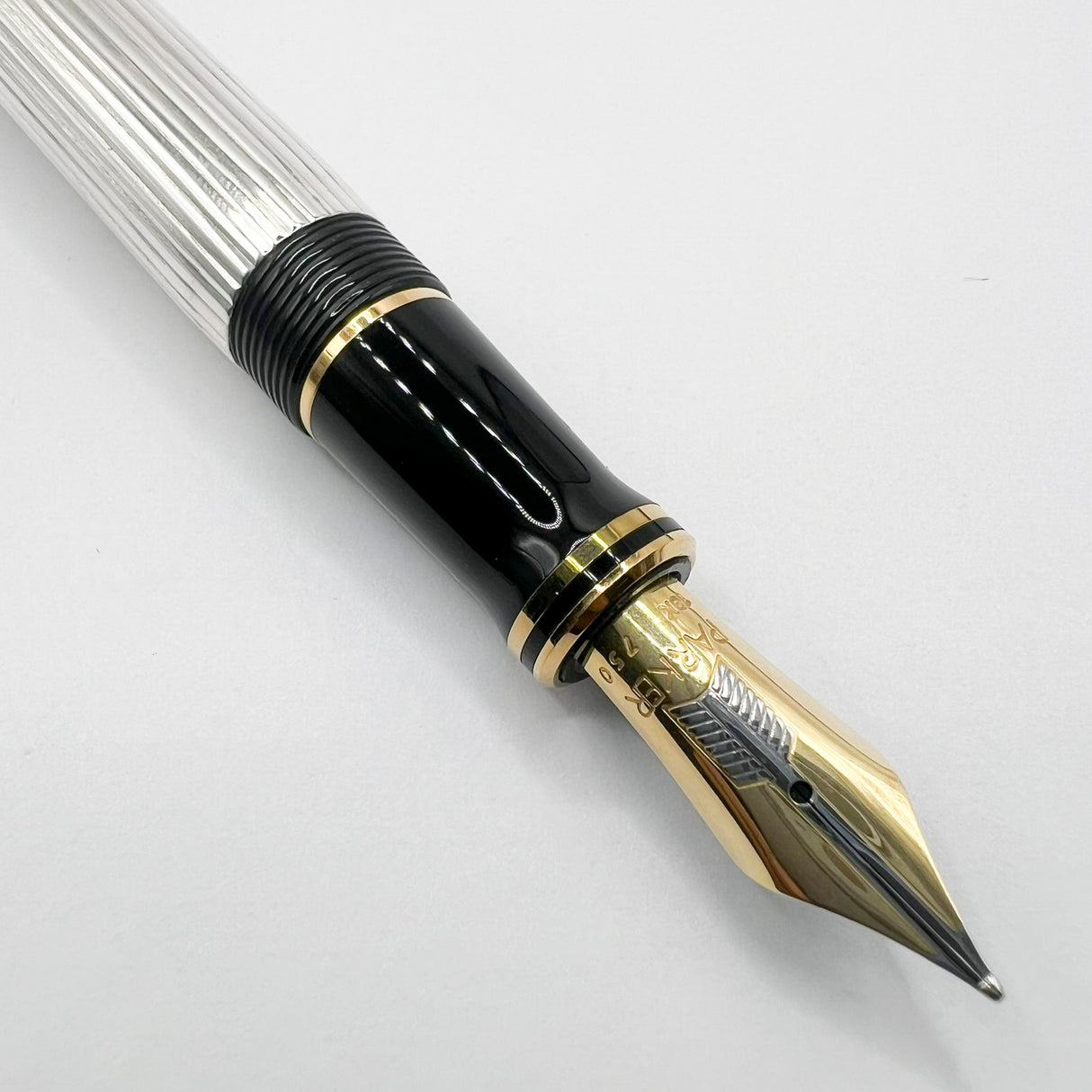 Parker Duofold Centennial (Largest Size) Sterling Silver Fountain Pen - Medium 18kt Gold Nib
