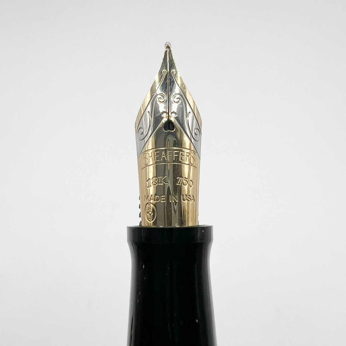 Sheaffer Nostalgia Sterling Silver Filigree Fountain Pen - Medium 18kt Gold Nib