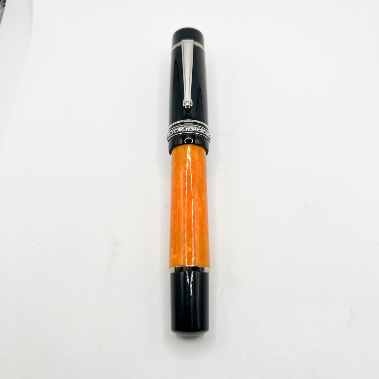 Delta - The Original Oversized DolceVita Sterling Silver Trim Fountain Pen - Medium 18kt Gold Nib