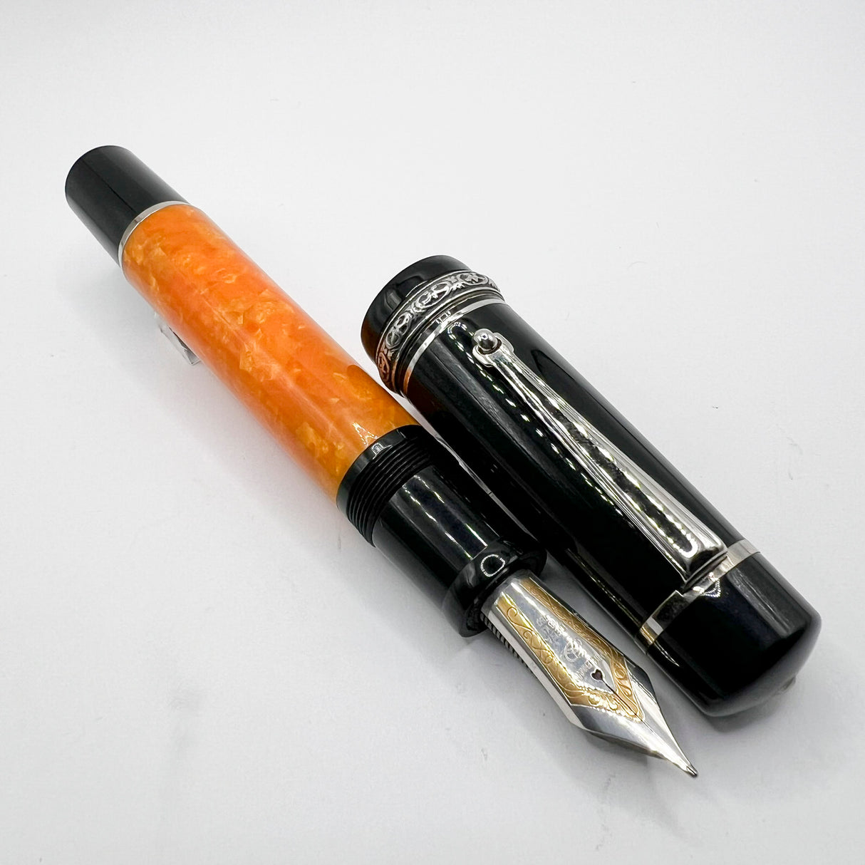 Delta - The Original Oversized DolceVita Sterling Silver Trim Fountain Pen - Medium 18kt Gold Nib