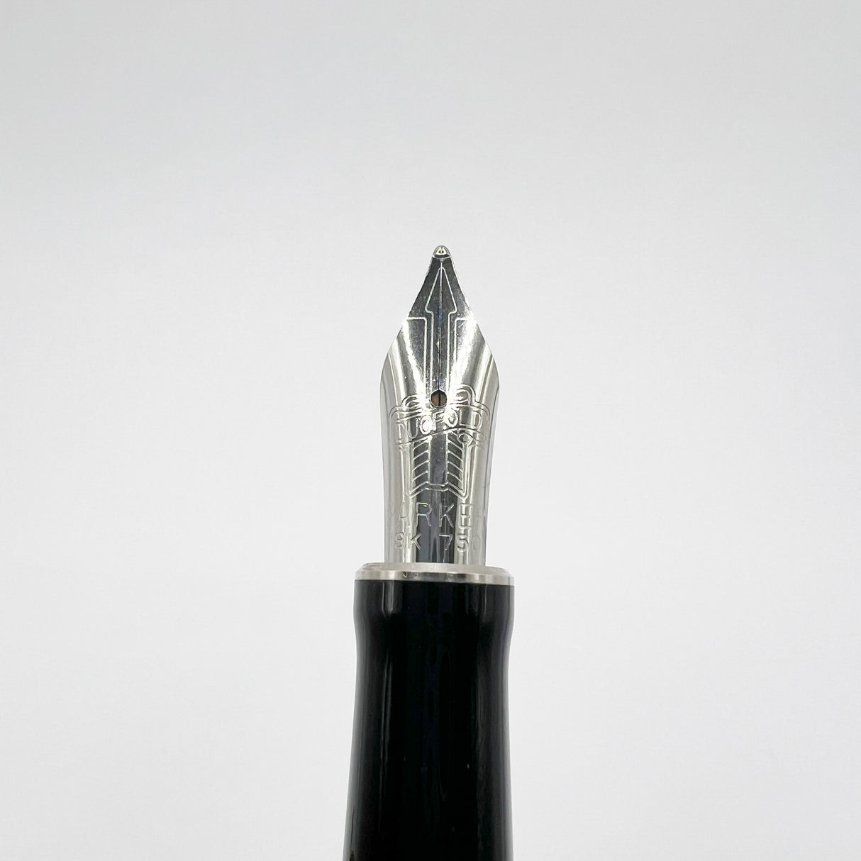 Parker Duofold Black Mosaic International Fountain Pen - Medium 18kt Gold Nib