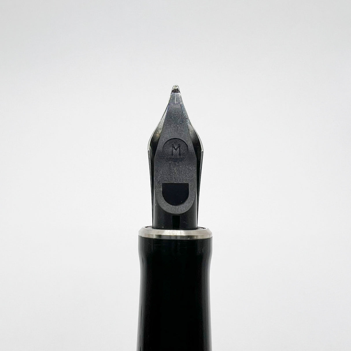 Parker Duofold Black Mosaic International Fountain Pen - Medium 18kt Gold Nib