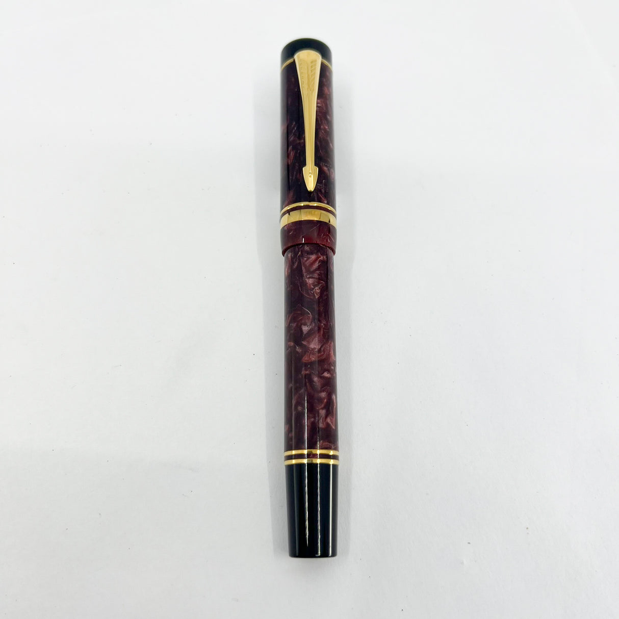 Parker Centennial (Largest Size) Marbled Maroon Duofold Fountain Pen (Circa 1991) - Medium 18kt Gold Nib