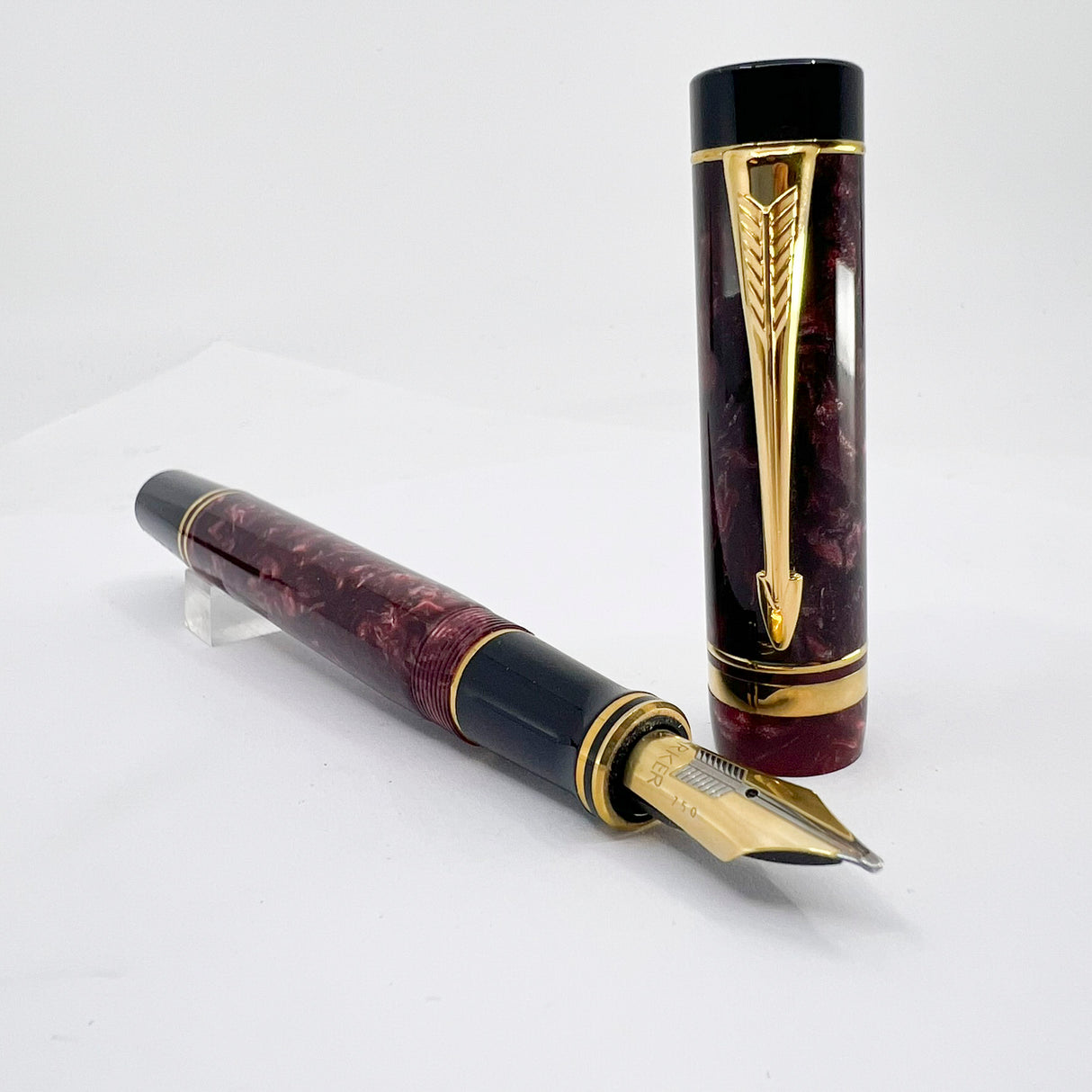 Parker Centennial (Largest Size) Marbled Maroon Duofold Fountain Pen (Circa 1991) - Medium 18kt Gold Nib