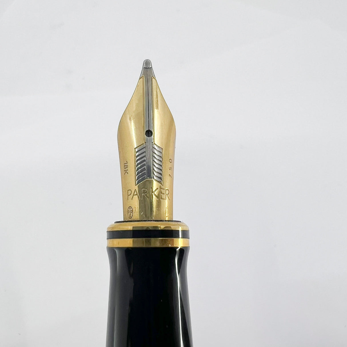 Parker Centennial (Largest Size) Marbled Maroon Duofold Fountain Pen (Circa 1991) - Medium 18kt Gold Nib