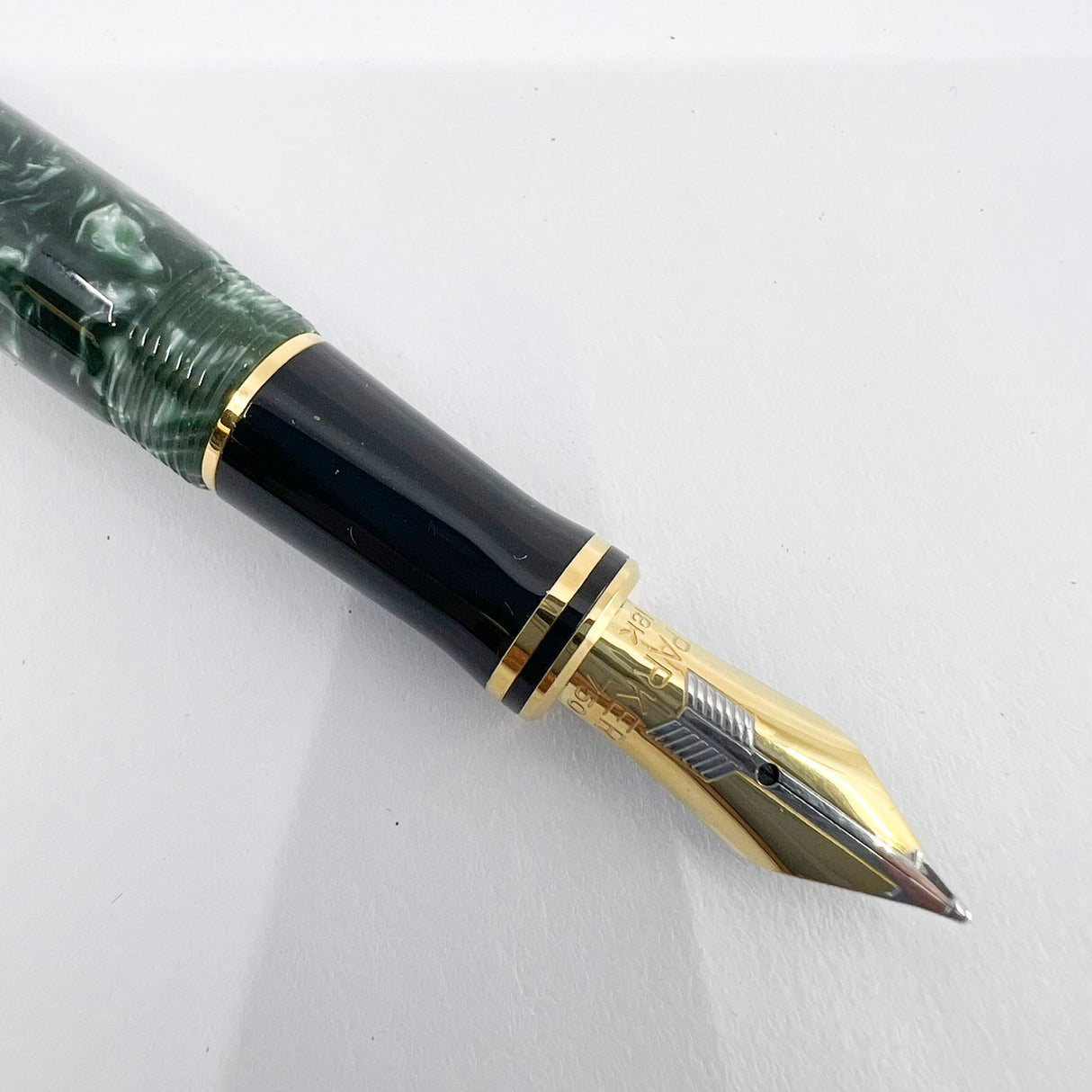Parker International Green Marble Duofold Fountain Pen (Circa 1989) - Medium 18kt Gold Nib