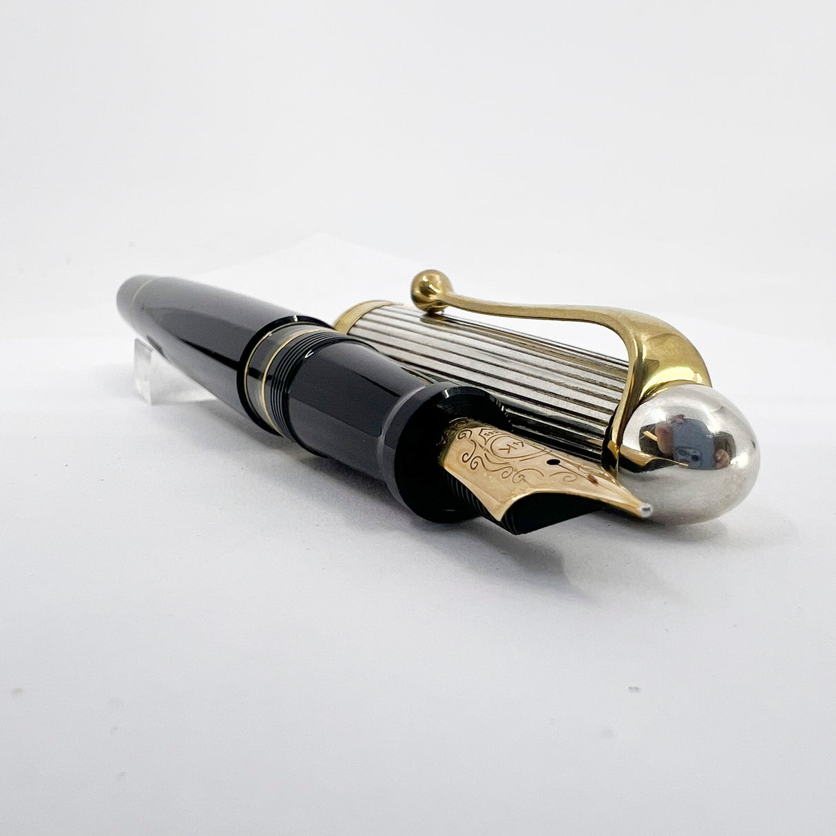 Aurora Large #88 Sterling Silver Cap Fountain Pen - Medium 14kt Gold Nib